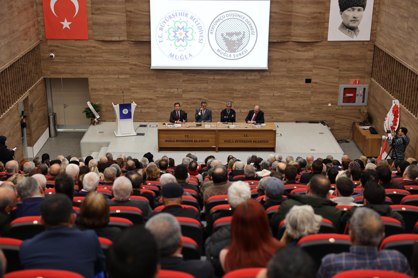 Muğla’nın Menteşe ilçesinde Türkan Saylan Çağdaş Yaşam Merkezi’nde düzenlenen 'Yeniden Atatürk Cumhuriyeti Paneli' yoğun ilgi gördü.
