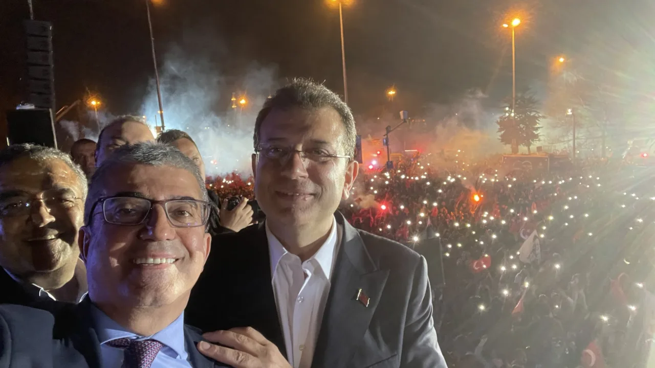 CHP Grup Başkanvekili Gökhan Günaydın, İstanbul Üniversitesi'nin İstanbul Büyükşehir Belediye (İBB) Başkanı Ekrem İmamoğlu'nun diplomasını iptal etme kararına tepki gösterdi.