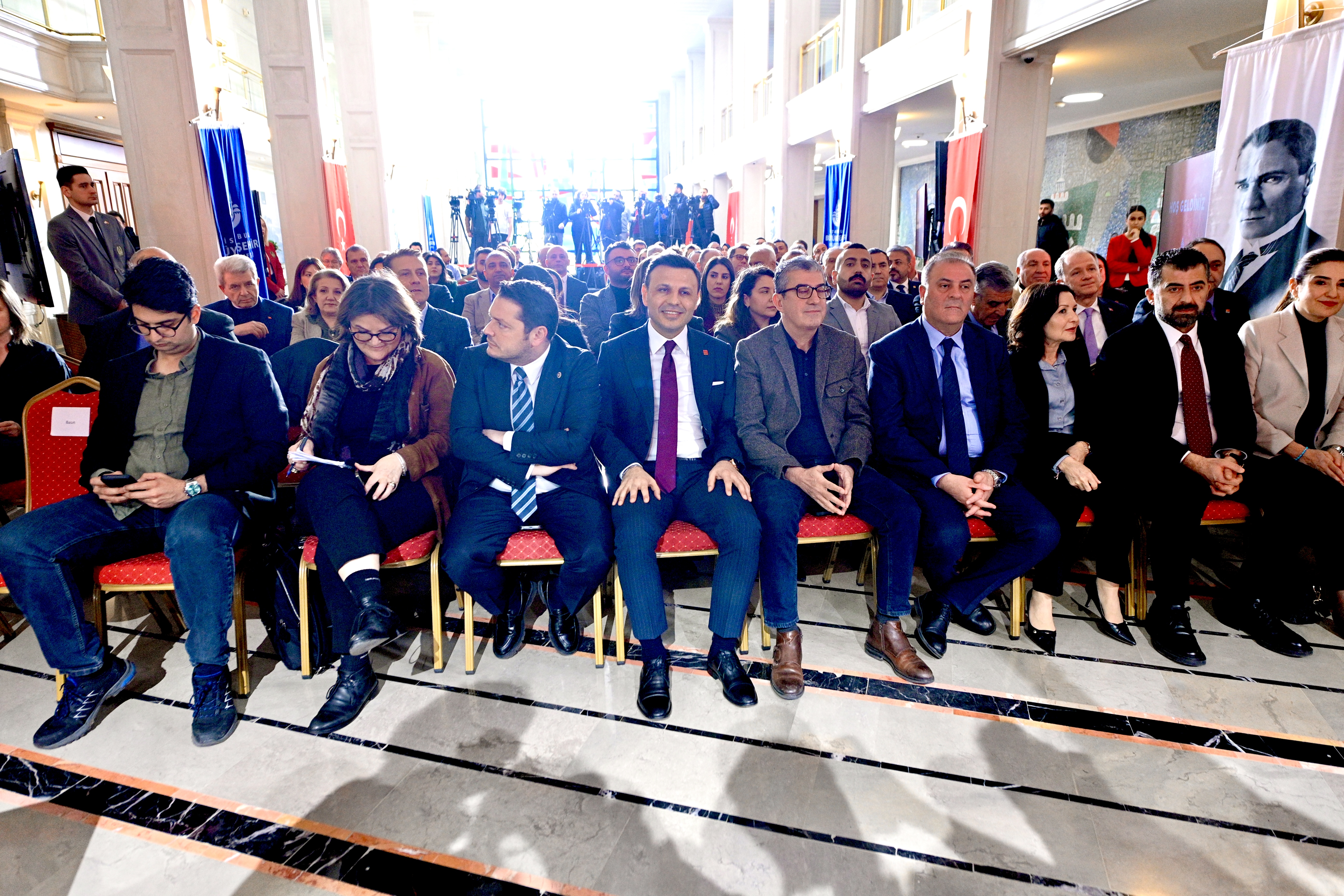 Cumhuriyet Halk Partisi Grup Başkanvekili Gökhan Günaydın, İstanbul Büyükşehir Belediye (İBB) Başkanı Ekrem İmamoğlu ile ilgil düzenlenen basın toplantısına katıldı ve yapılan açıklamalara ilişkin X hesabından da bir paylaşım gerçekleştirdi.