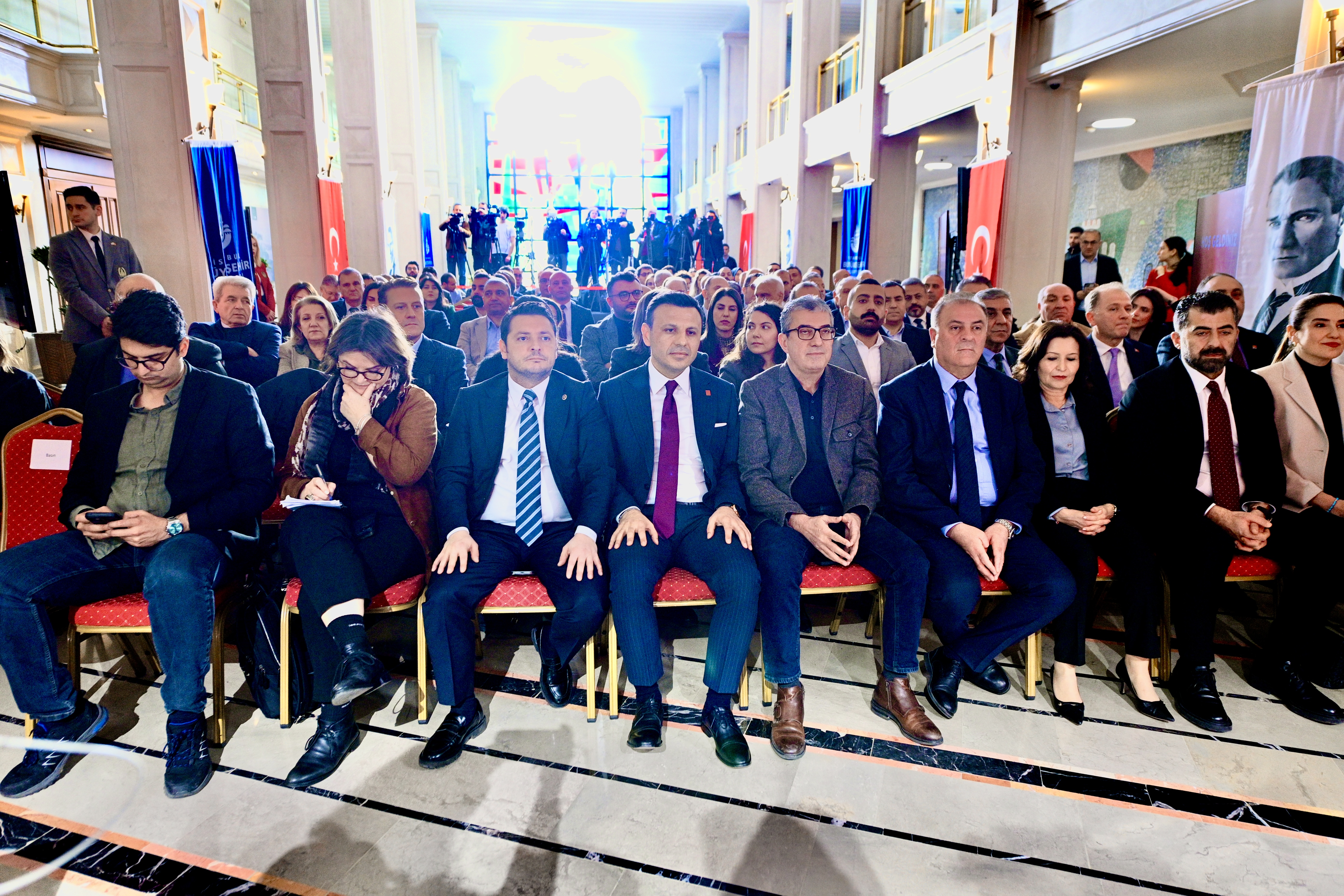 Cumhuriyet Halk Partisi Grup Başkanvekili Gökhan Günaydın, İstanbul Büyükşehir Belediye (İBB) Başkanı Ekrem İmamoğlu ile ilgil düzenlenen basın toplantısına katıldı ve yapılan açıklamalara ilişkin X hesabından da bir paylaşım gerçekleştirdi.