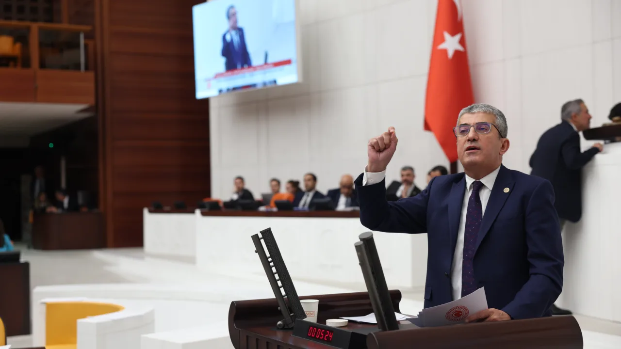 Yalnızca İmamoğlu ve arkadaşlarına değil, millete ve memlekete bu yapılanlara en açık cevabımızı 23 Mart’ta tüm Türkiye’de sandıkları patlatarak vereceğiz.