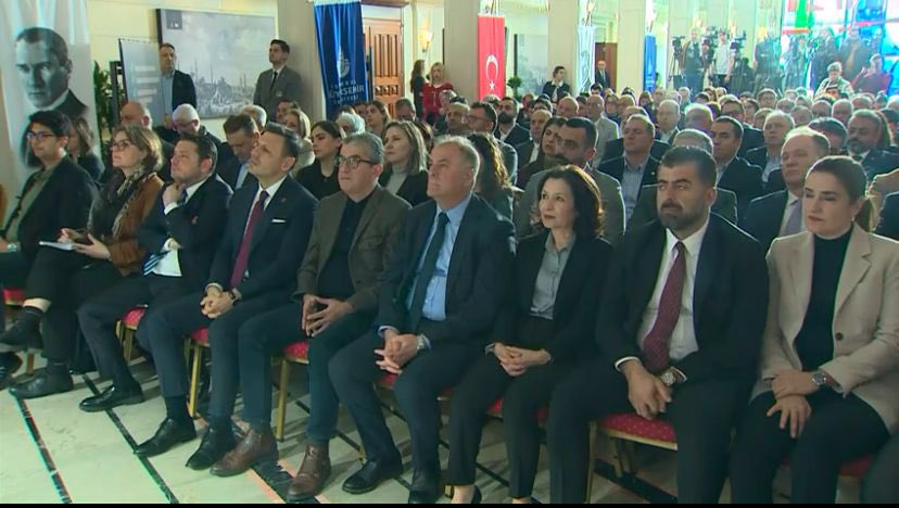 Cumhuriyet Halk Partisi Grup Başkanvekili Gökhan Günaydın, İstanbul Büyükşehir Belediye (İBB) Başkanı Ekrem İmamoğlu ile ilgil düzenlenen basın toplantısına katıldı ve yapılan açıklamalara ilişkin X hesabından da bir paylaşım gerçekleştirdi.