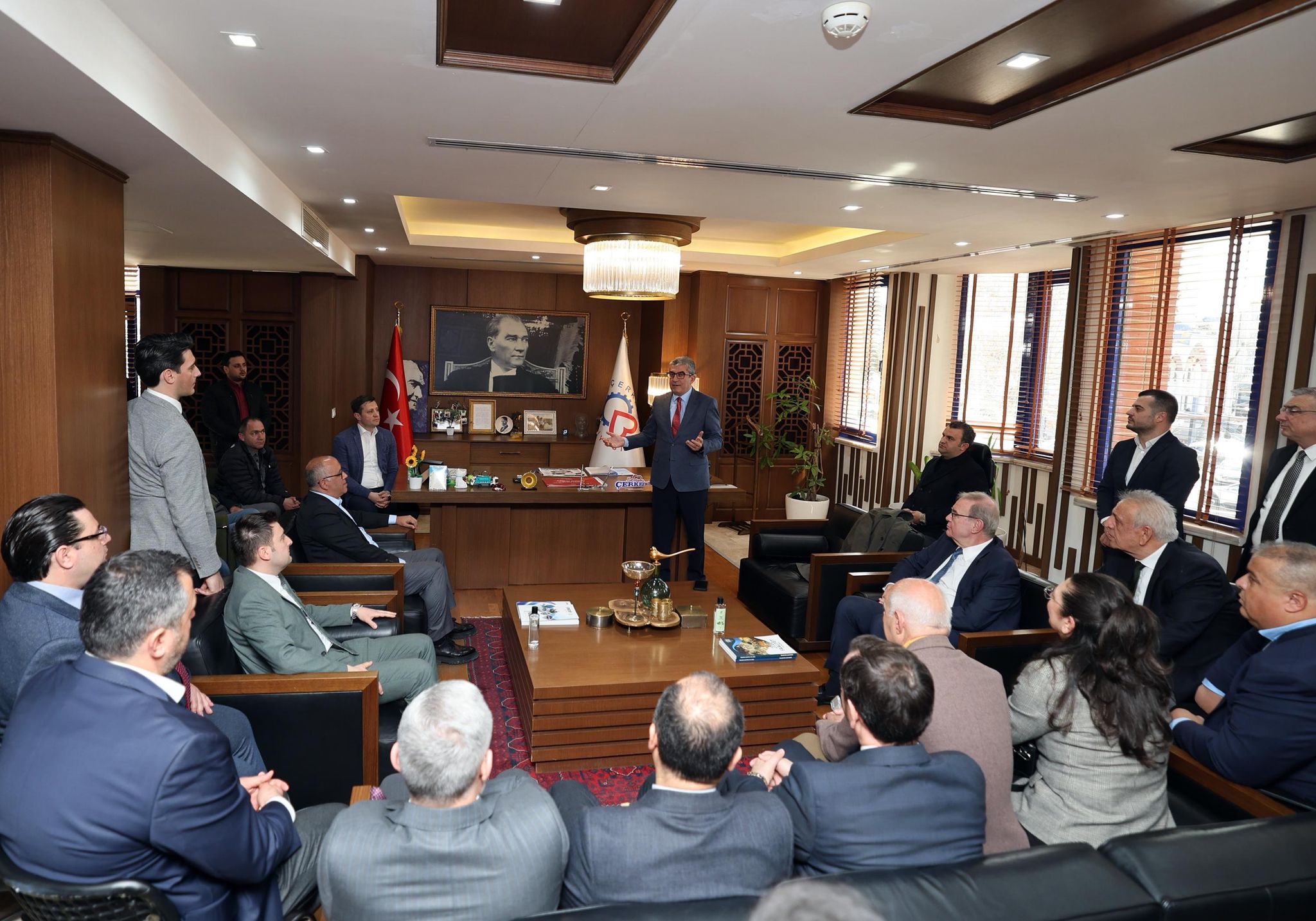 Çerkezköy’de Güveniş Caddesi ve Kızılpınar Mahallesi’nde hizmet verecek Halk Et şubelerinin açılışı, eş zamanlı düzenlenen törenle gerçekleştirildi.