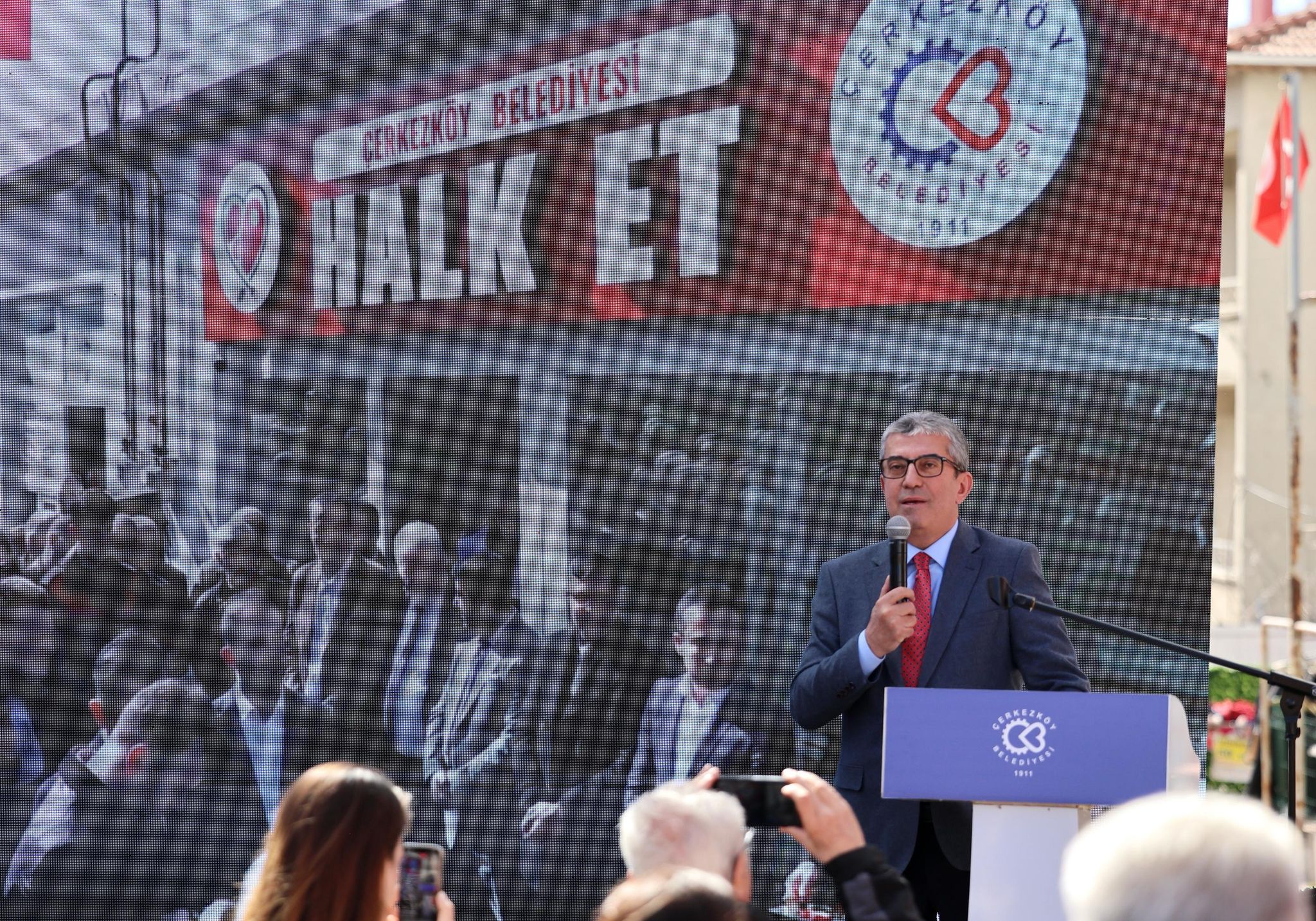 Çerkezköy’de Güveniş Caddesi ve Kızılpınar Mahallesi’nde hizmet verecek Halk Et şubelerinin açılışı, eş zamanlı düzenlenen törenle gerçekleştirildi.