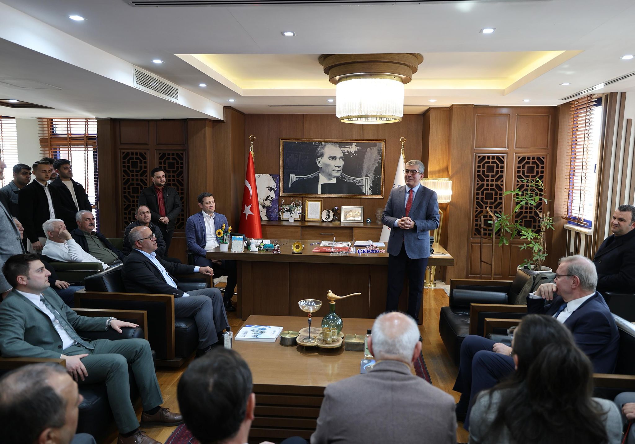 Çerkezköy’de Güveniş Caddesi ve Kızılpınar Mahallesi’nde hizmet verecek Halk Et şubelerinin açılışı, eş zamanlı düzenlenen törenle gerçekleştirildi.