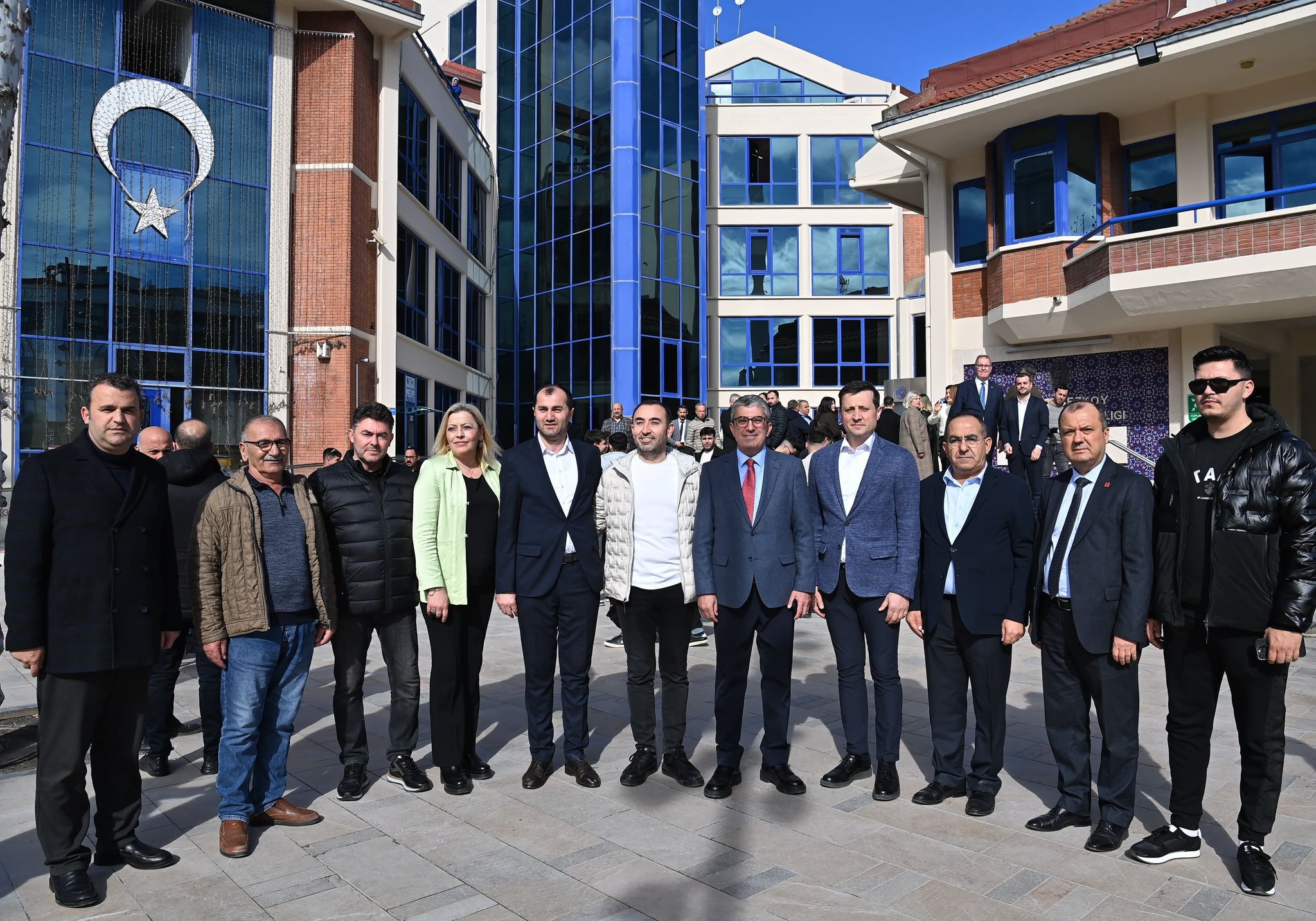 Çerkezköy’de Güveniş Caddesi ve Kızılpınar Mahallesi’nde hizmet verecek Halk Et şubelerinin açılışı, eş zamanlı düzenlenen törenle gerçekleştirildi.