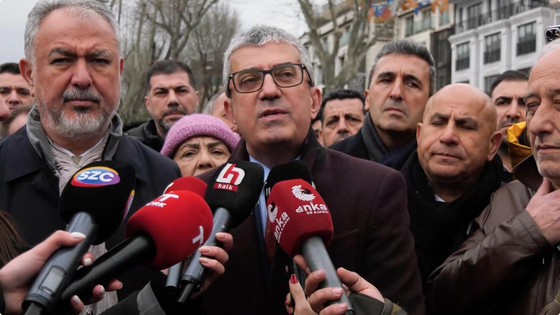 CHP Grup Başkanvekili Gökhan Günaydın, İBB Başkanı Ekrem İmamoğlu'nun gözaltına alınmasına ilişkin açıklama yaptı. Olabilecekleri öngördüklerini belirten Günaydın, İmamoğlu'nun çağrısını paylaştı.