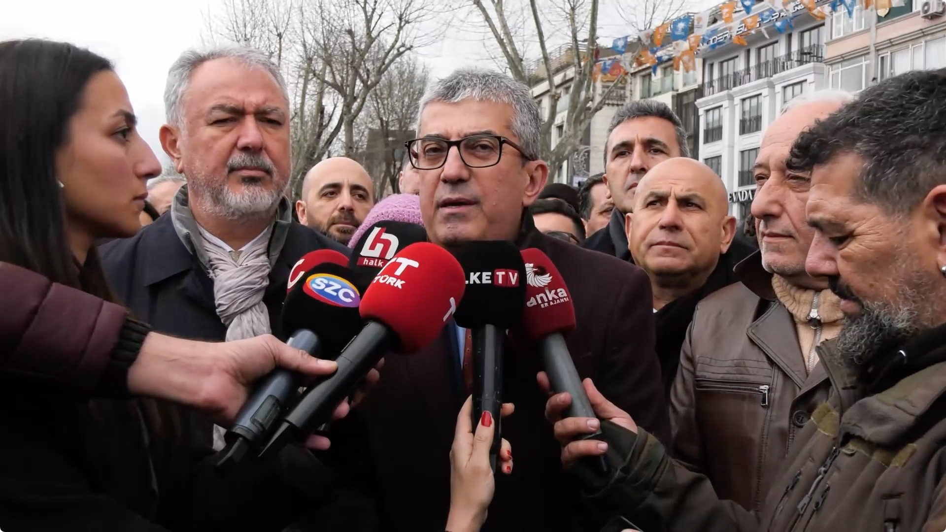 CHP Grup Başkanvekili Gökhan Günaydın, İBB Başkanı Ekrem İmamoğlu'nun gözaltına alınmasına ilişkin açıklama yaptı. Olabilecekleri öngördüklerini belirten Günaydın, İmamoğlu'nun çağrısını paylaştı.