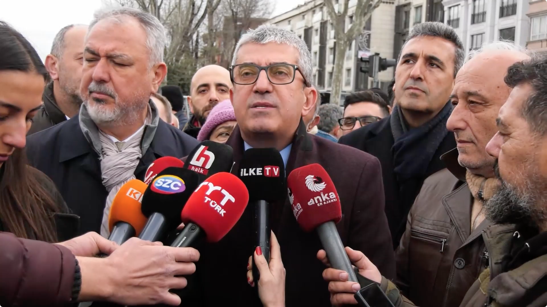 CHP Grup Başkanvekili Gökhan Günaydın, İBB Başkanı Ekrem İmamoğlu'nun gözaltına alınmasına ilişkin açıklama yaptı. Olabilecekleri öngördüklerini belirten Günaydın, İmamoğlu'nun çağrısını paylaştı.