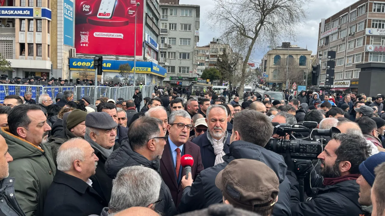 CHP Grup Başkanvekili Gökhan Günaydın, İBB Başkanı Ekrem İmamoğlu'nun gözaltına alınmasına ilişkin açıklama yaptı. Olabilecekleri öngördüklerini belirten Günaydın, İmamoğlu'nun çağrısını paylaştı.