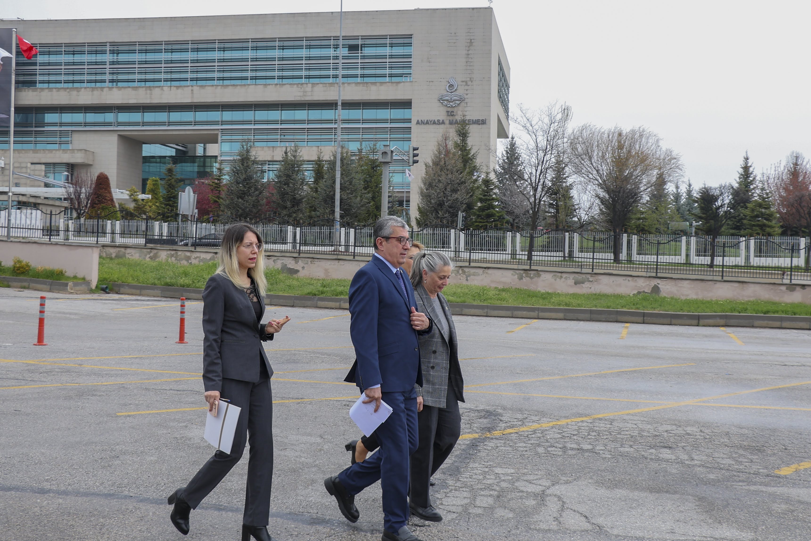 Adalet Akademisi ve Bilimsel ve Teknolojik Araştırma Kurumu ile ilgili düzenlemeler ile bazı CBK'ların yürürlüğünün durdurulması ve iptali istemiyle AYM'ye başvurduk.