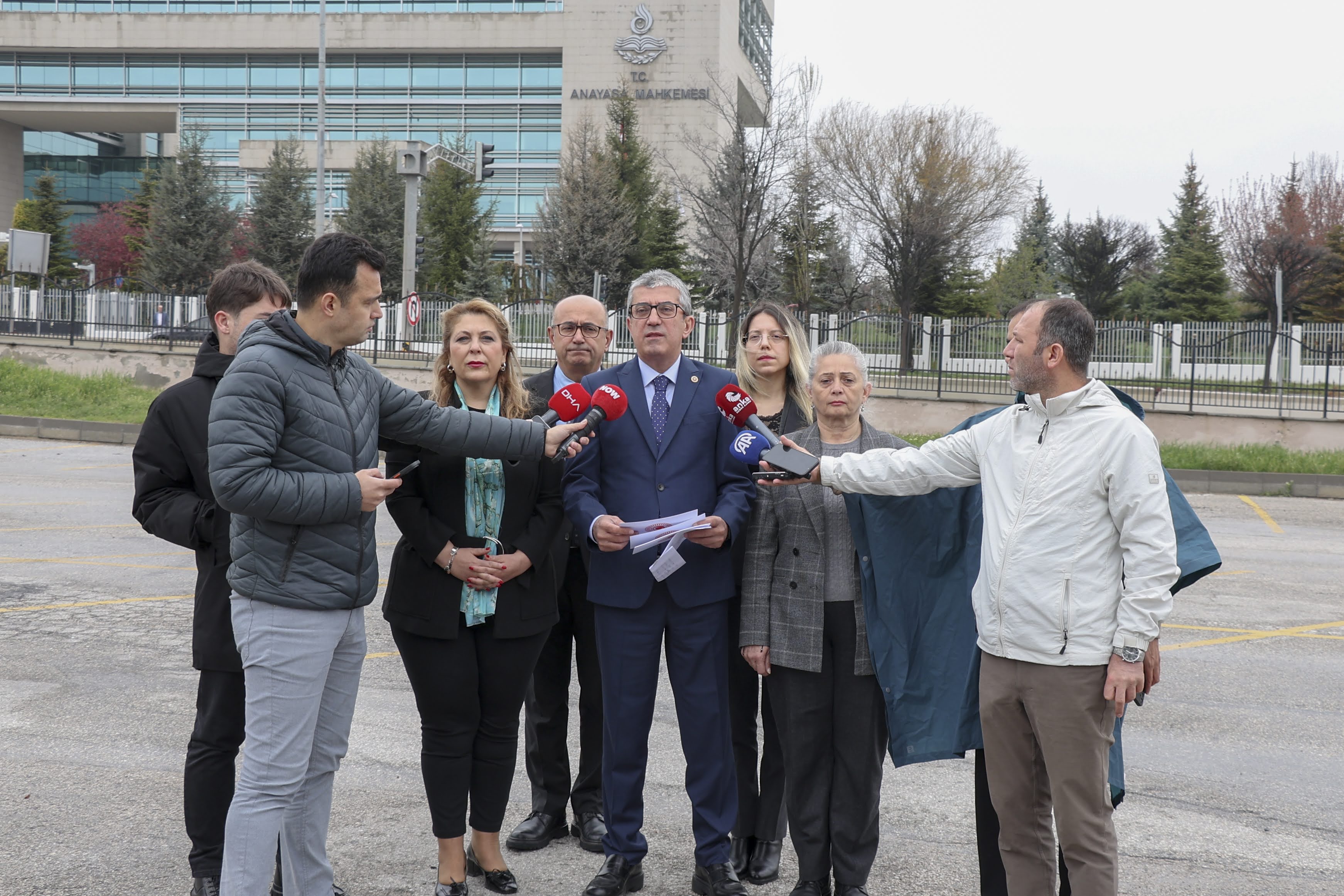 Adalet Akademisi ve Bilimsel ve Teknolojik Araştırma Kurumu ile ilgili düzenlemeler ile bazı CBK'ların yürürlüğünün durdurulması ve iptali istemiyle AYM'ye başvurduk.
