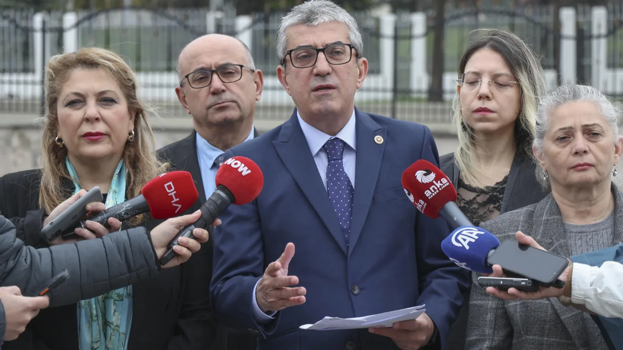 Adalet Akademisi ve Bilimsel ve Teknolojik Araştırma Kurumu ile ilgili düzenlemeler ile bazı CBK'ların yürürlüğünün durdurulması ve iptali istemiyle AYM'ye başvurduk.