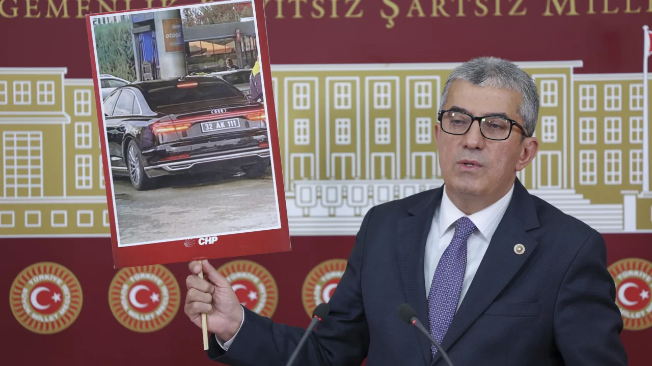 AKP yükselen CHP'nin etkin muhalefetinden korktuğu için AKP haka dansı yapıyor. Karşımıza kolluk kuvvetini ve araçsallaştırılmış yargıyı çıkartmayın. Azıcık mertliğiniz varsa siz çıkın karşımıza, siyaseti dizayn edelim. Beraber bir yarışa girelim.