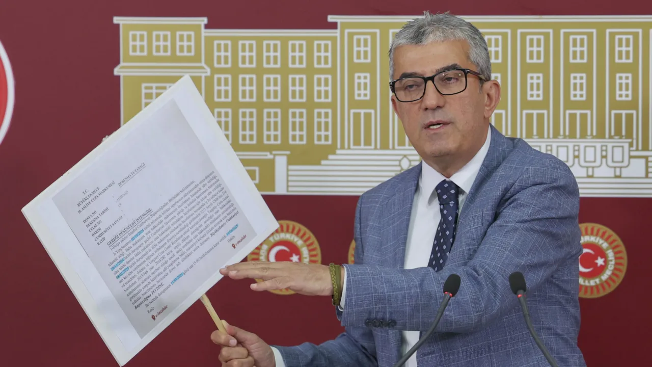 CHP Grup Başkanvekili Gökhan Günaydın; TBMM’de yaptığı basın toplantısında Ortadoğu’nun kanlı bir dönemden geçtiğine işaret ederek, “İsrail ve İran arasında devam eden ve an itibarıyla ateşkese doğru evirilen savaş, Amerika'nın da müdahalesiyle bir başka şekil aldı” diye konuştu.