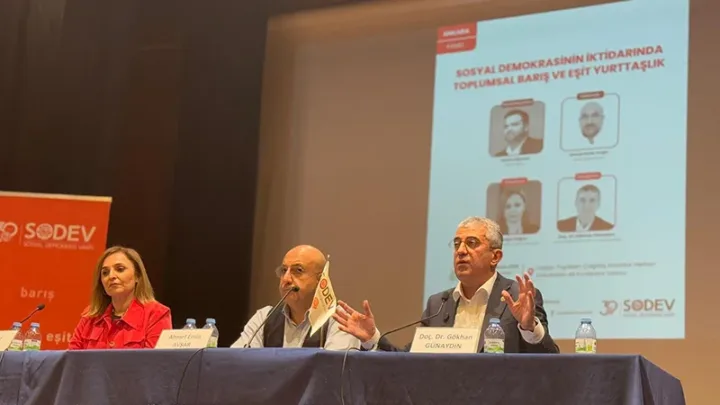 Türkiye İki İhtiyardan Kurtulmalı