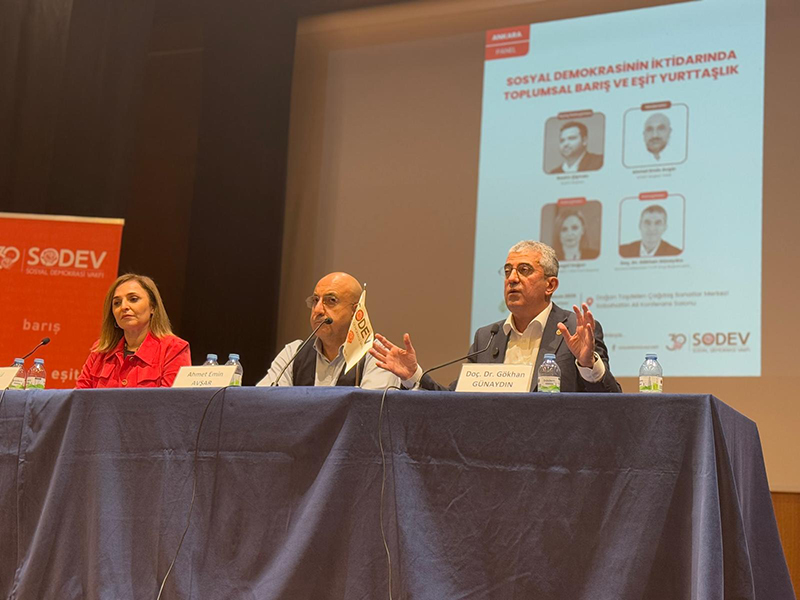 Türkiye İki İhtiyardan Kurtulmalı