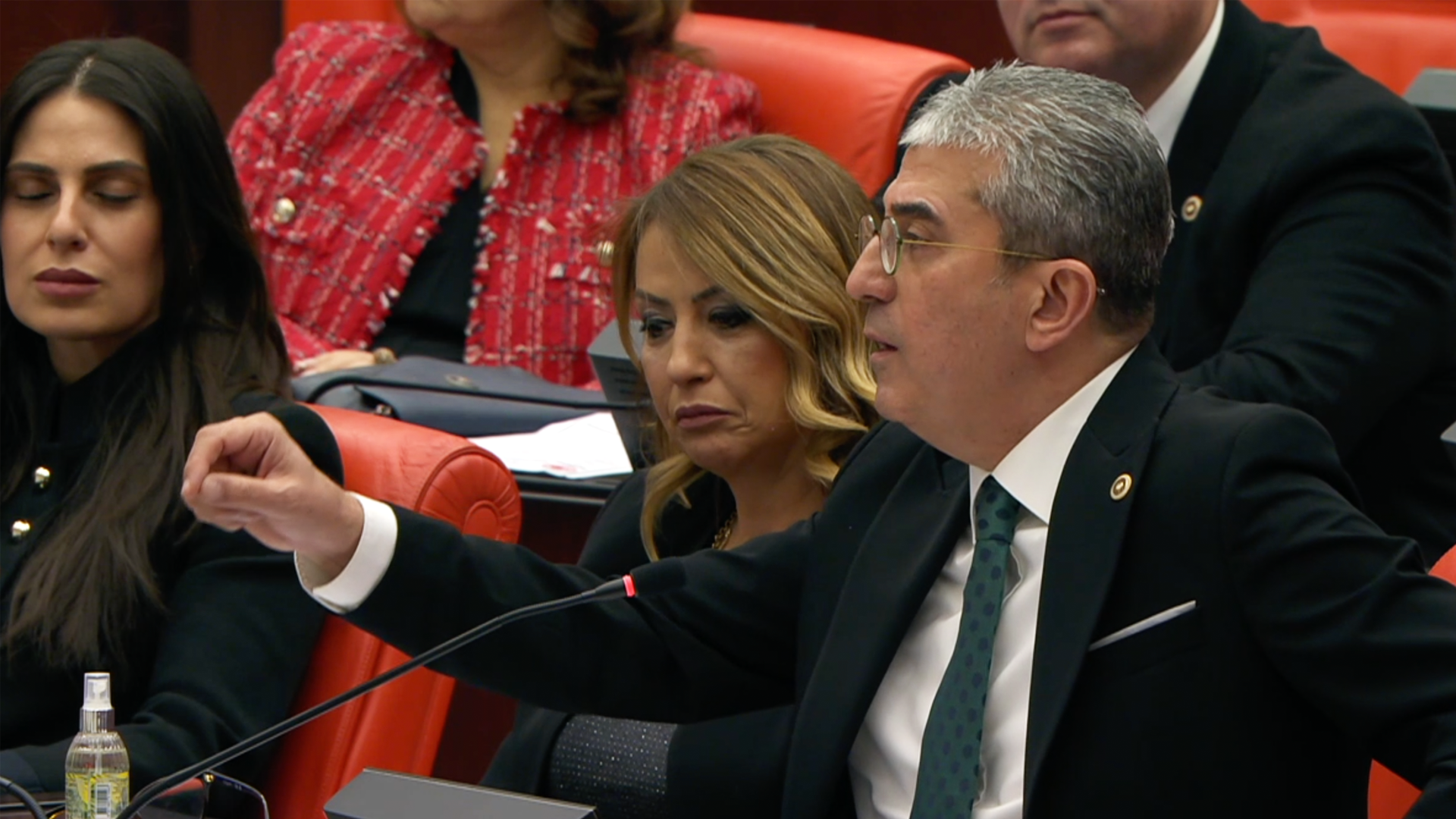 Büyüklere Masallardan Vazgeçin, Gerçeklerle Tanışın