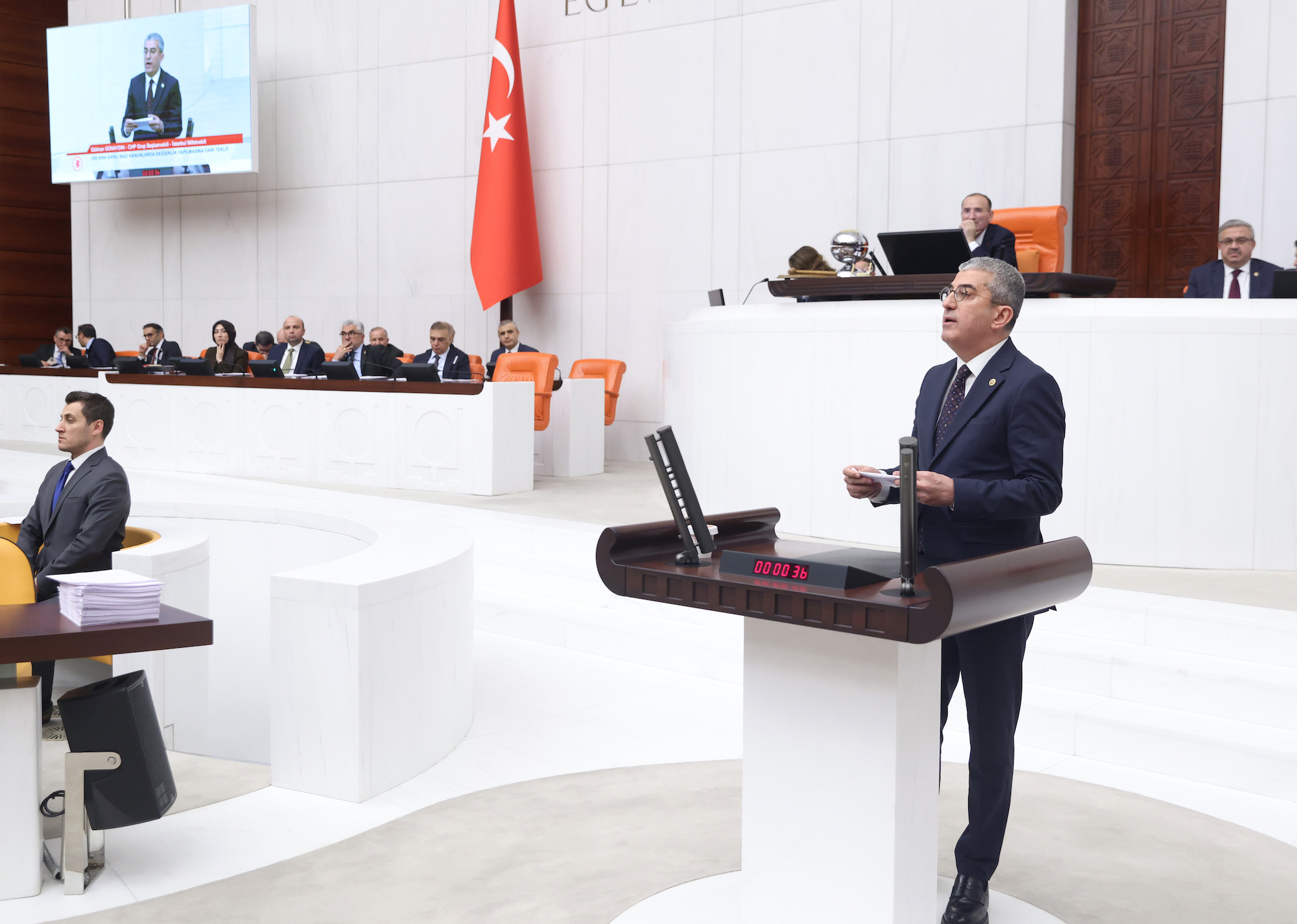 Müflis Tüccar Gibi Memleketin Son Mallarını Satıyorsunuz!