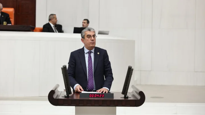 İnternet Düzenlemesi İçi Boş Bir Fişleme Girişimidir