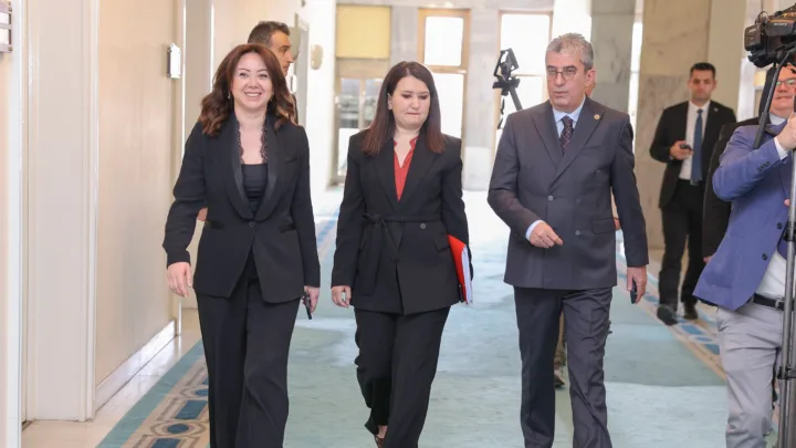 CHP Heyetinden Meclis’te Kritik Temaslar: “Ara Seçim Bir Tercih Değil Zorunluluk”