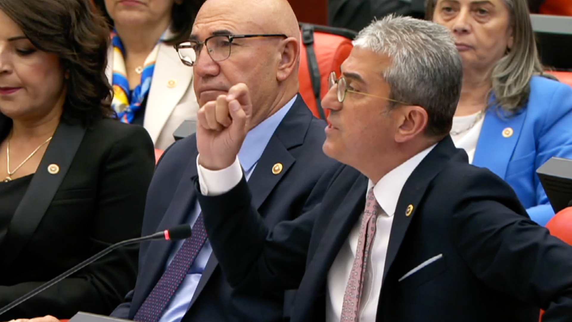 Hamasetle Dünya Lideri Olunmaz!