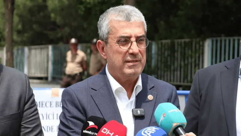 Mahkeme Salonlarından Siyaset Dizayn Edilemez