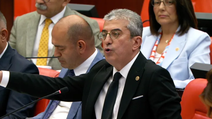 Dün Memleketi Tarikatlara Teslim Etmiştiniz, Bugün de Aynısını Yapıyorsunuz