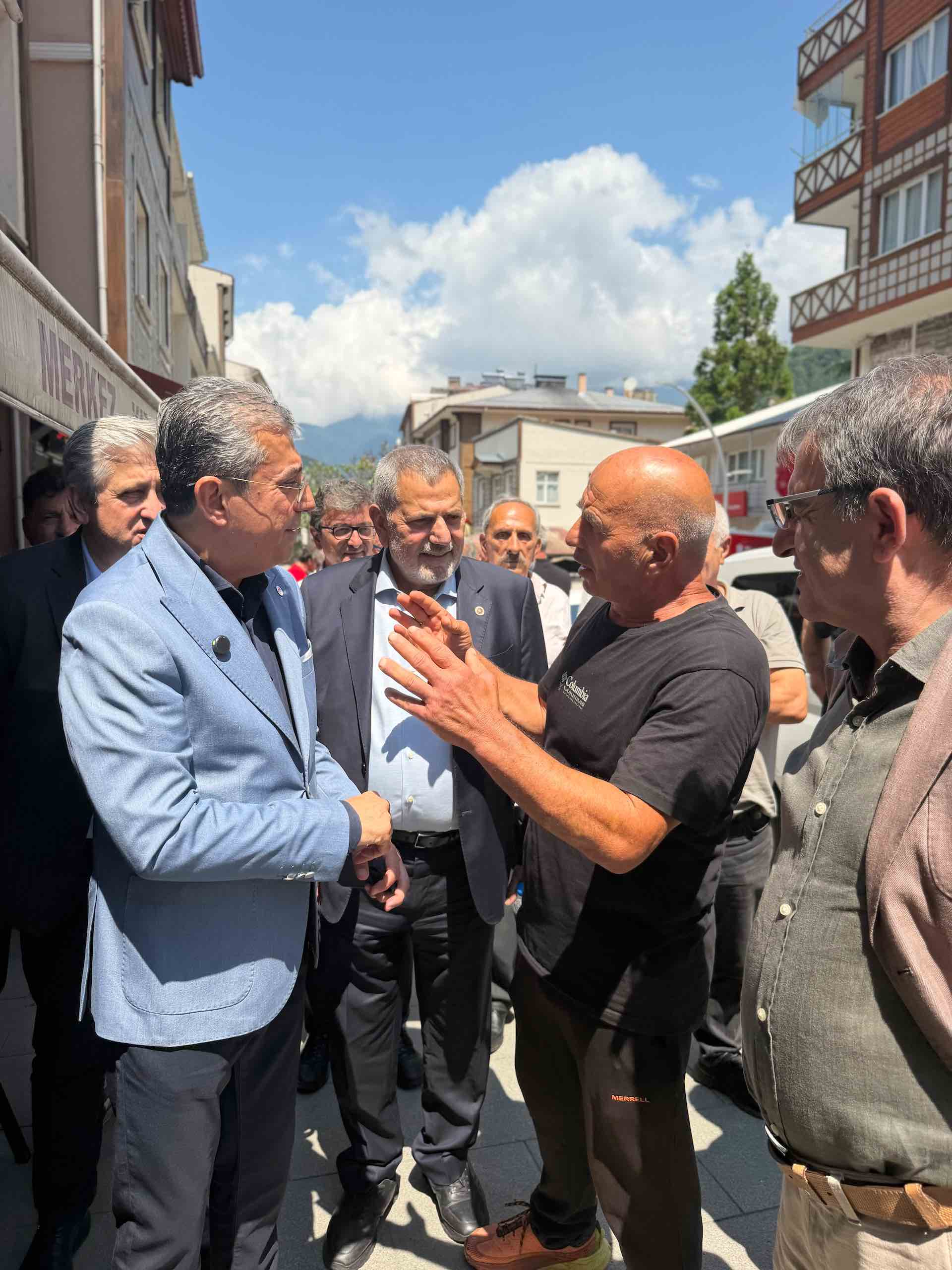 Görseli seçmek için tıklayın; sürükleyebilir veya Delete tuşuyla silebilirsiniz. Gökhan Günaydın