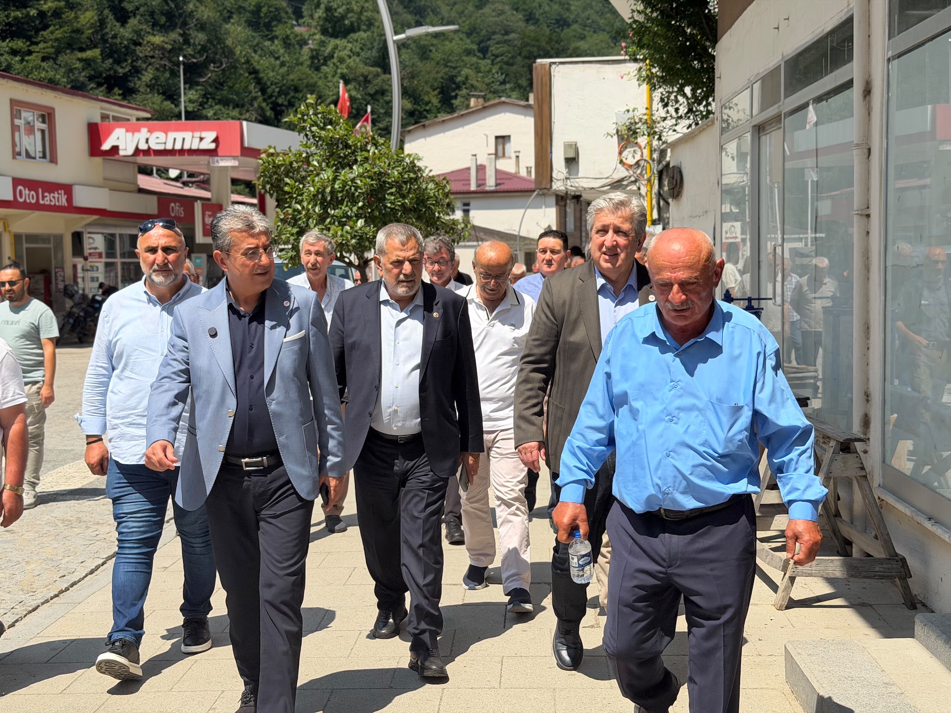Görseli seçmek için tıklayın; sürükleyebilir veya Delete tuşuyla silebilirsiniz. Gökhan Günaydın