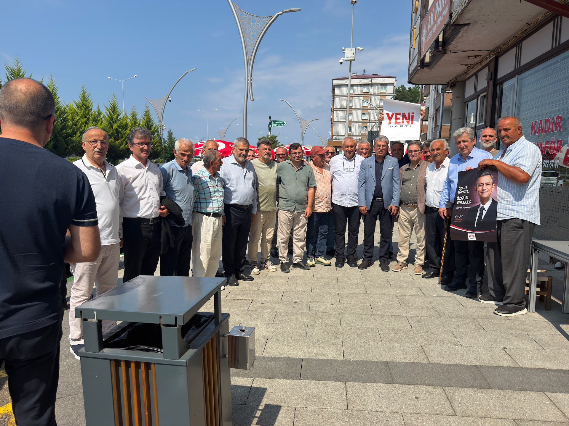 Görseli seçmek için tıklayın; sürükleyebilir veya Delete tuşuyla silebilirsiniz. Gökhan Günaydın