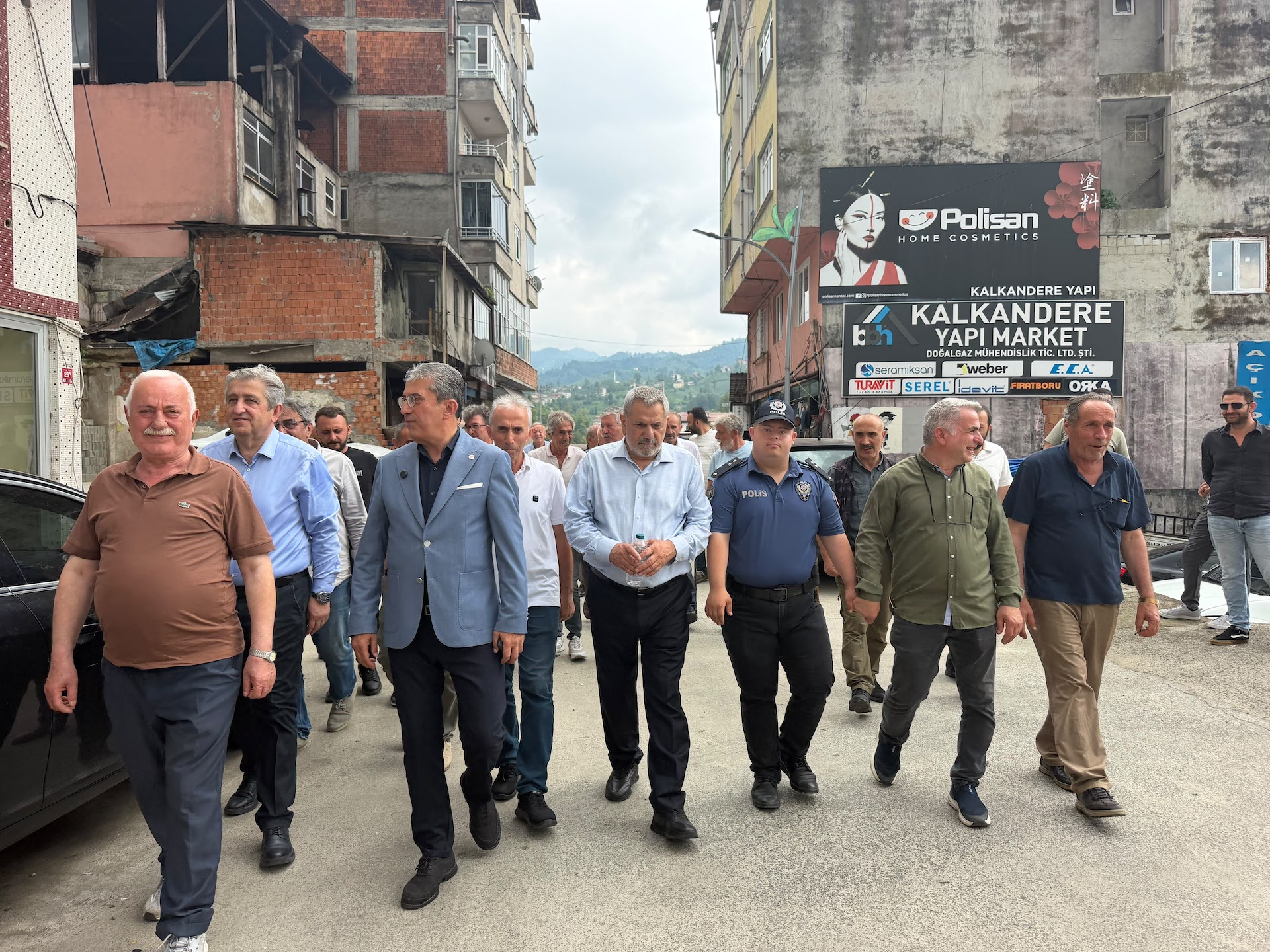 Görseli seçmek için tıklayın; sürükleyebilir veya Delete tuşuyla silebilirsiniz. Gökhan Günaydın