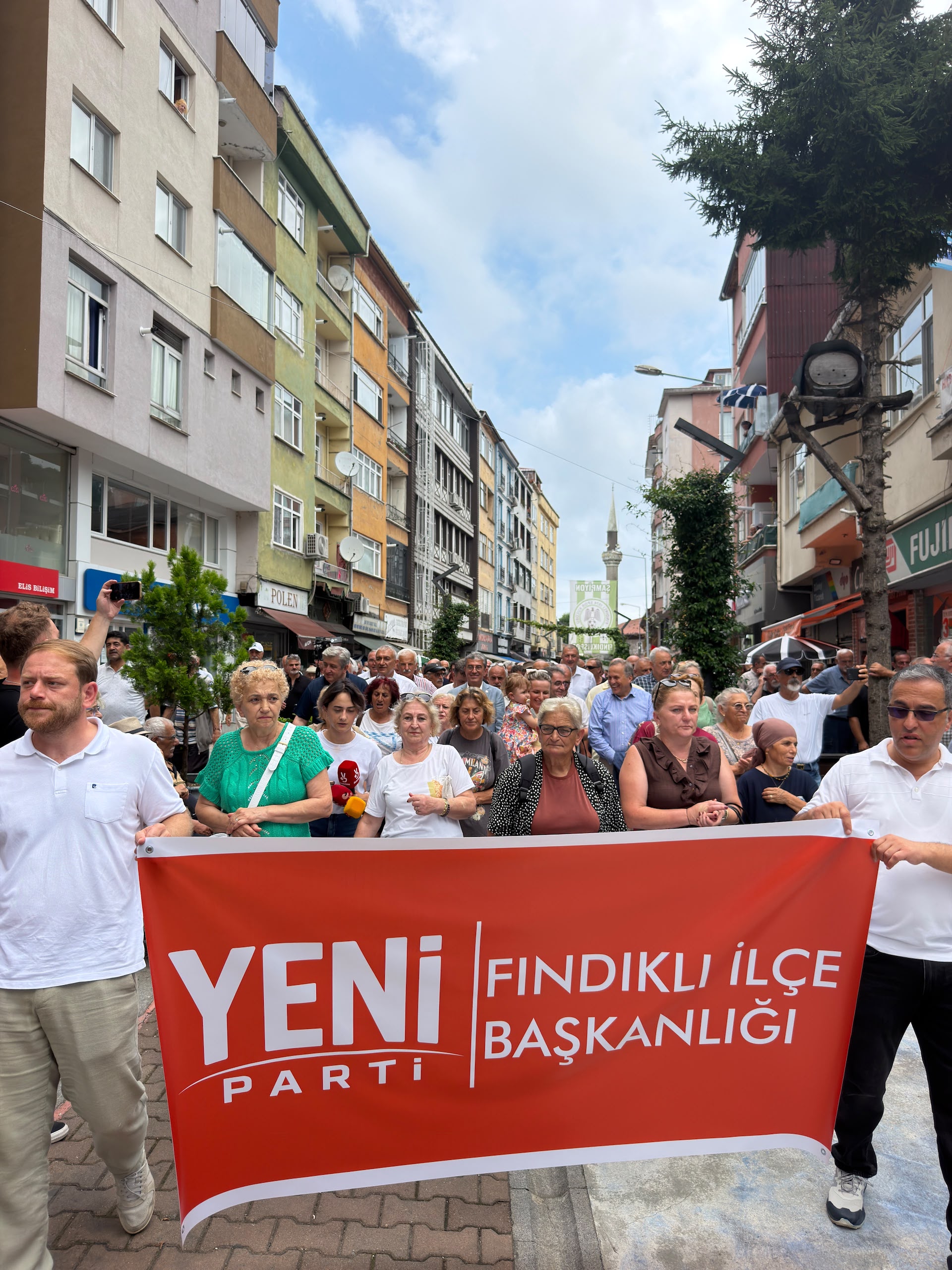 Görseli seçmek için tıklayın; sürükleyebilir veya Delete tuşuyla silebilirsiniz. Gökhan Günaydın