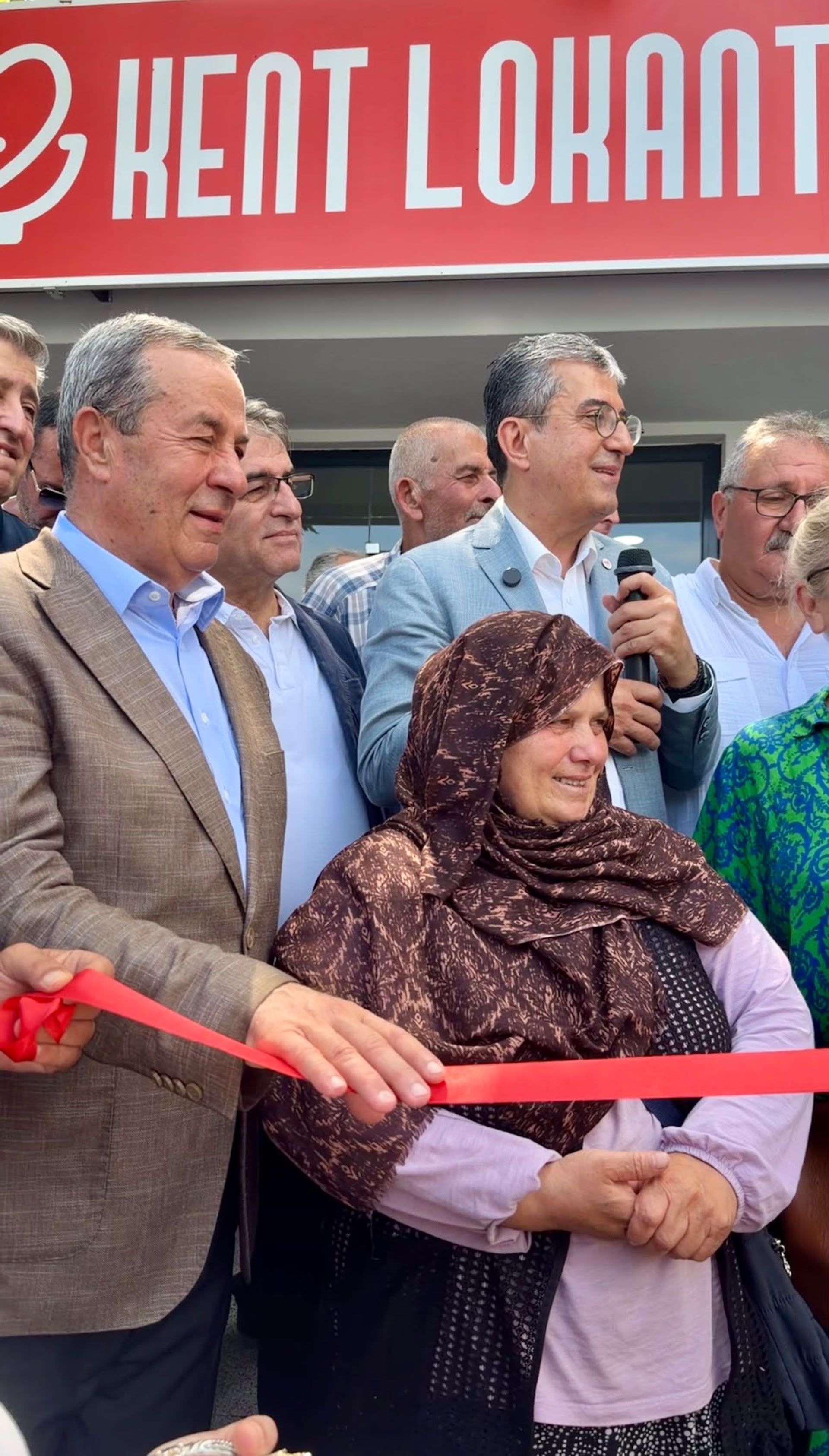 Görseli seçmek için tıklayın; sürükleyebilir veya Delete tuşuyla silebilirsiniz. Gökhan Günaydın
