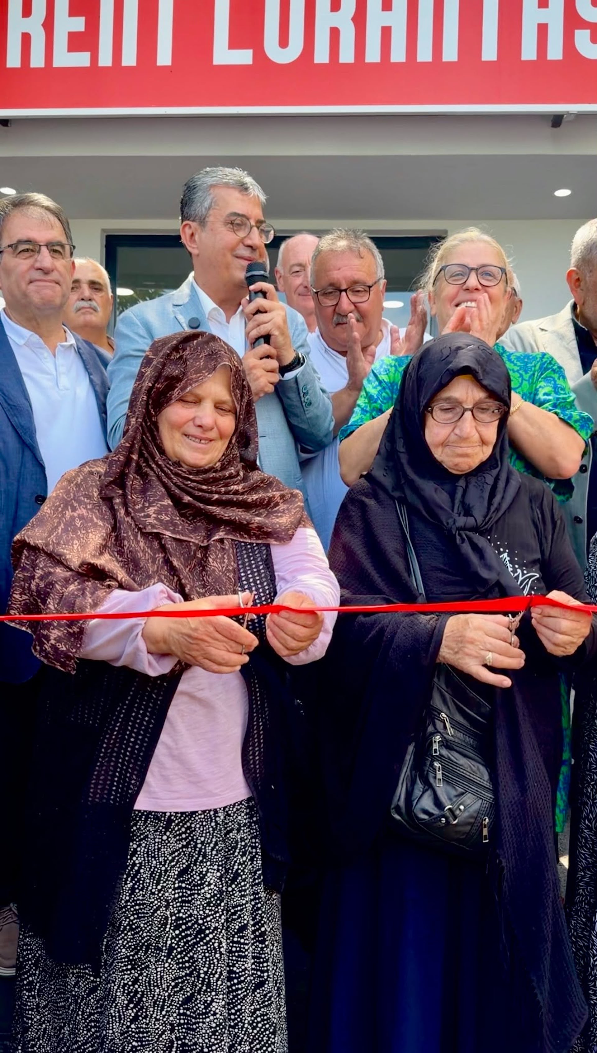 Görseli seçmek için tıklayın; sürükleyebilir veya Delete tuşuyla silebilirsiniz. Gökhan Günaydın