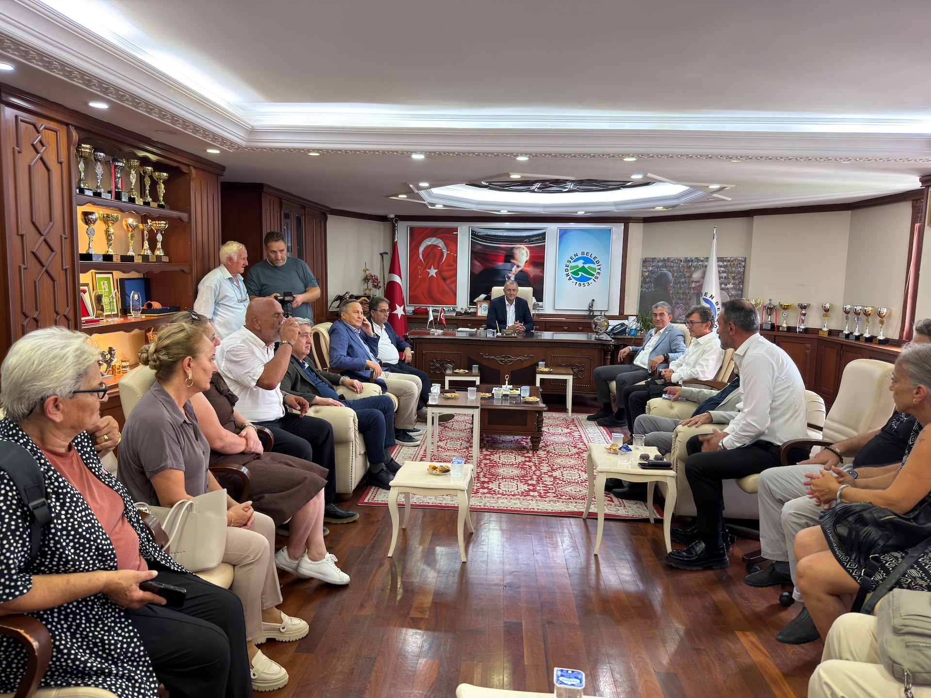 Görseli seçmek için tıklayın; sürükleyebilir veya Delete tuşuyla silebilirsiniz. Gökhan Günaydın