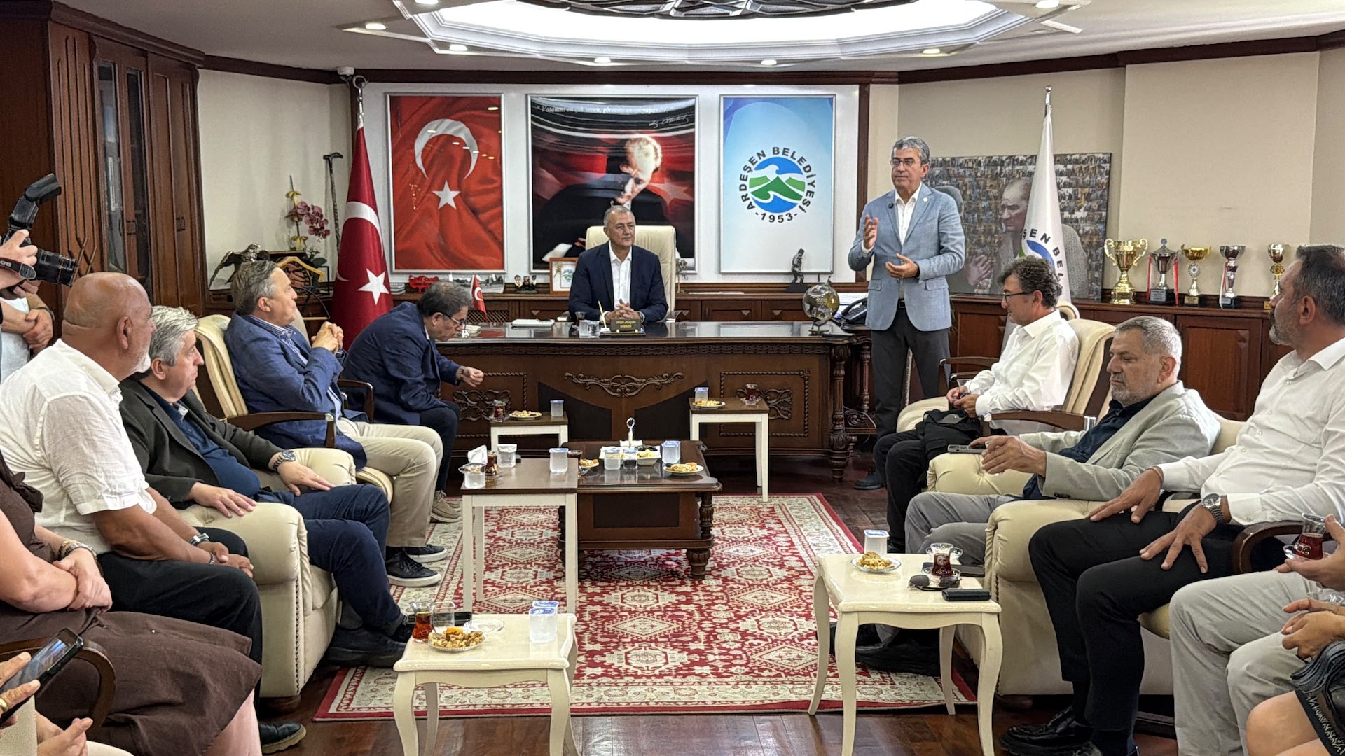 Görseli seçmek için tıklayın; sürükleyebilir veya Delete tuşuyla silebilirsiniz. Gökhan Günaydın