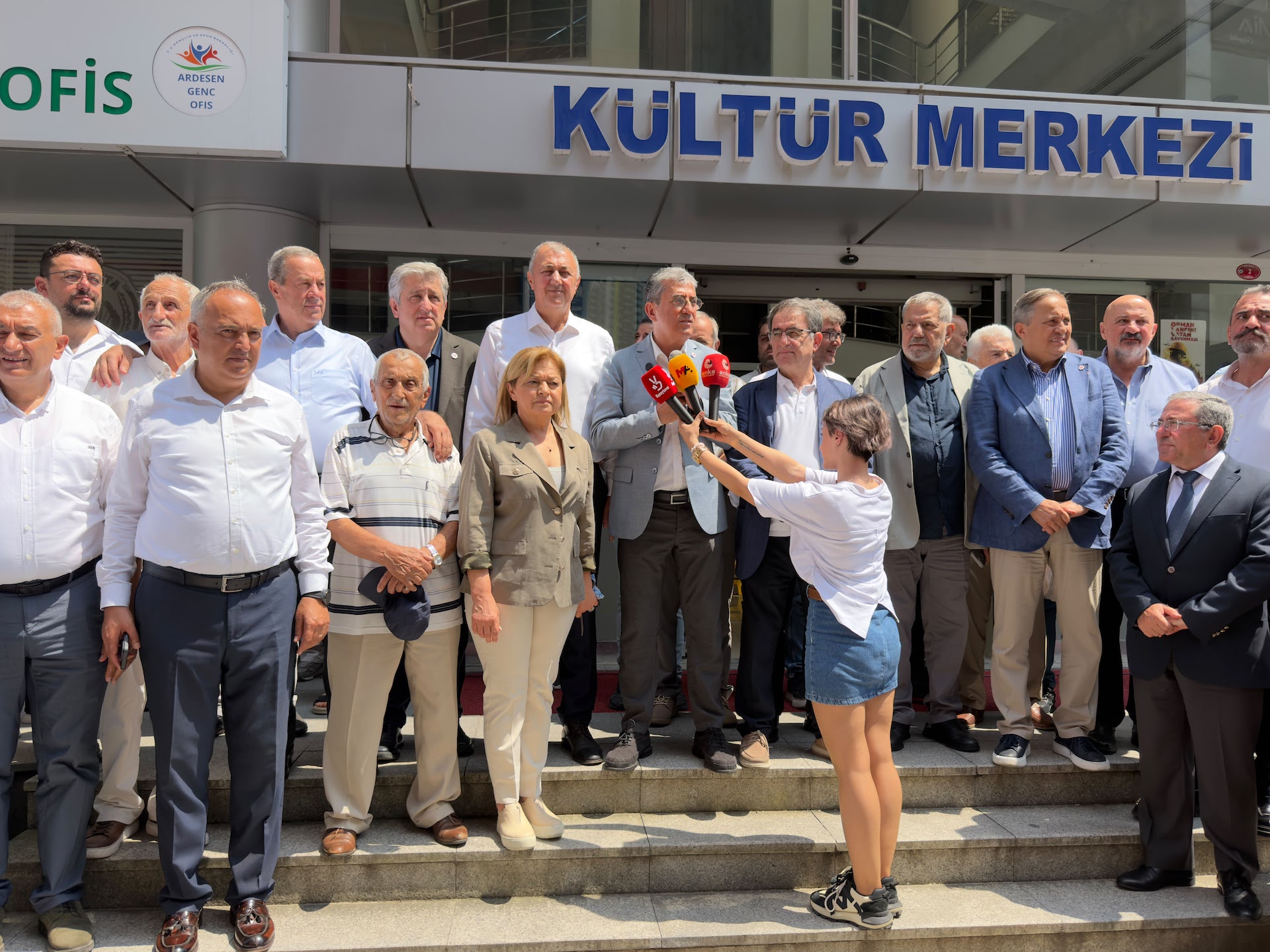 Görseli seçmek için tıklayın; sürükleyebilir veya Delete tuşuyla silebilirsiniz. Gökhan Günaydın