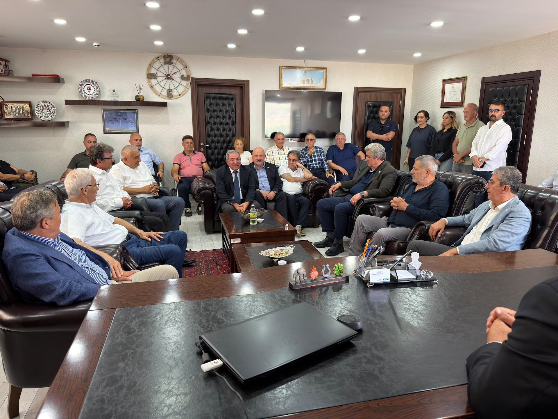 Görseli seçmek için tıklayın; sürükleyebilir veya Delete tuşuyla silebilirsiniz. Gökhan Günaydın