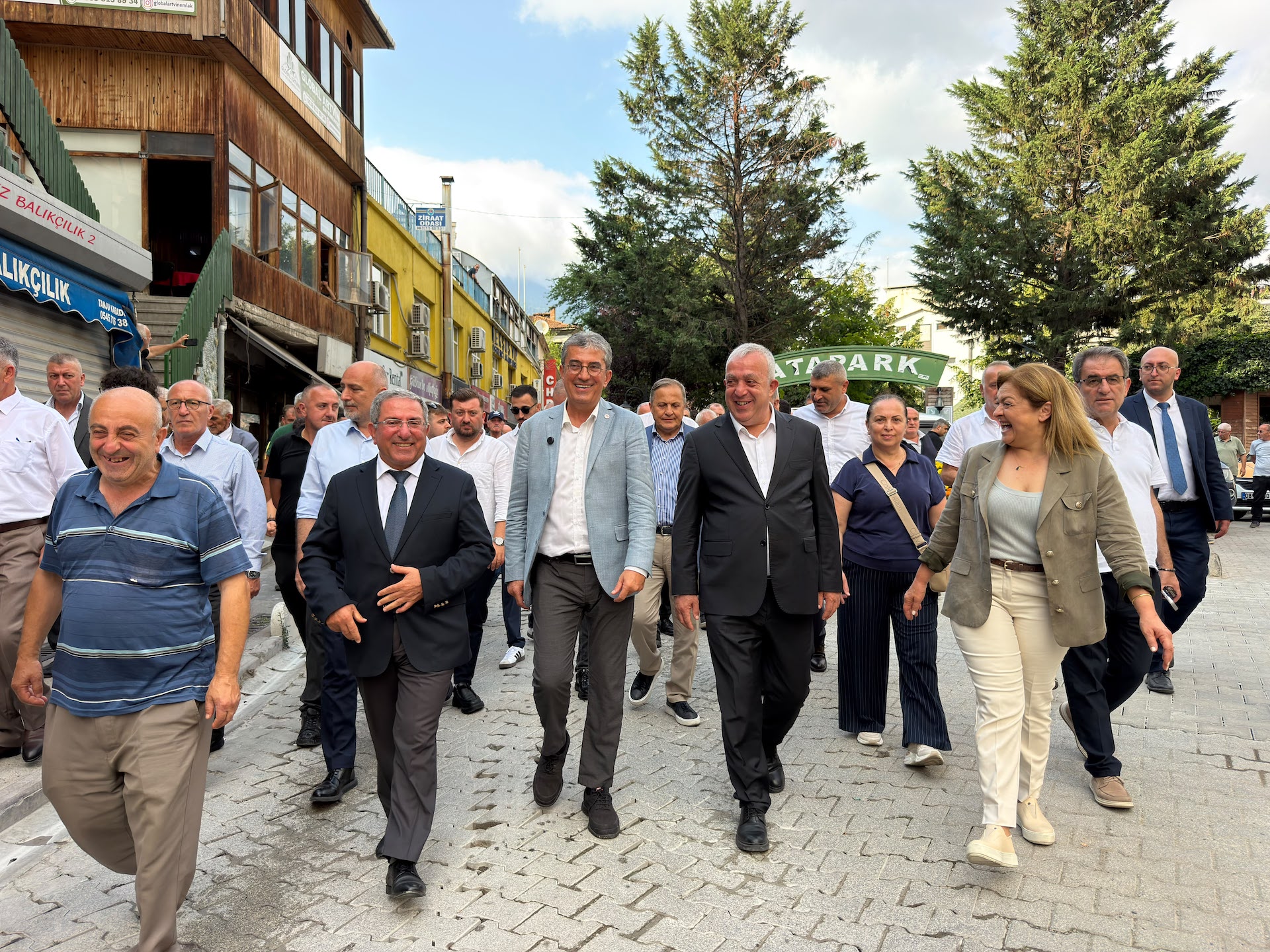 Görseli seçmek için tıklayın; sürükleyebilir veya Delete tuşuyla silebilirsiniz. Gökhan Günaydın