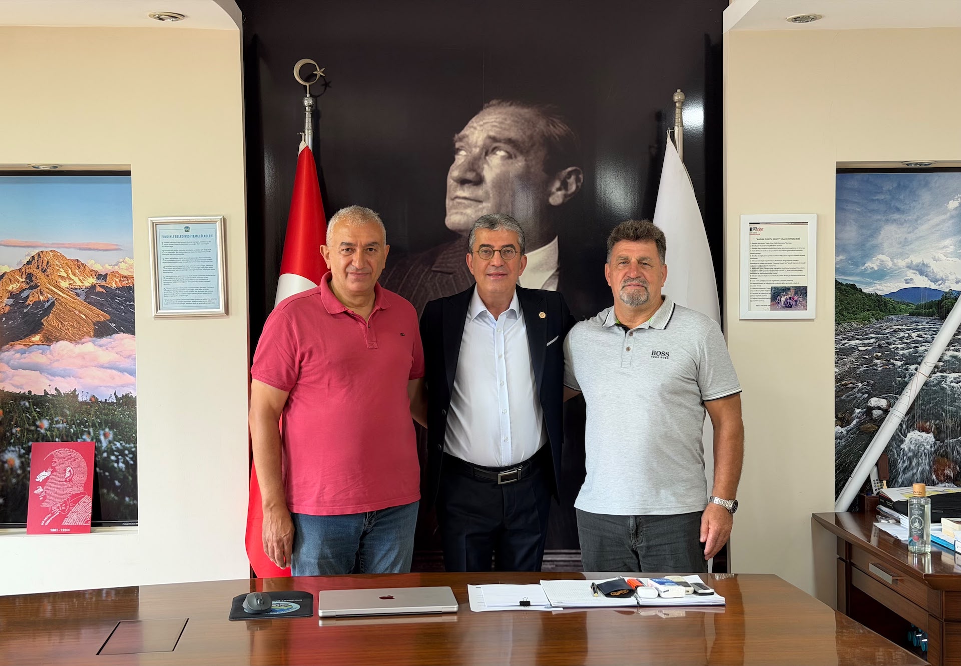 Görseli seçmek için tıklayın; sürükleyebilir veya Delete tuşuyla silebilirsiniz. Gökhan Günaydın