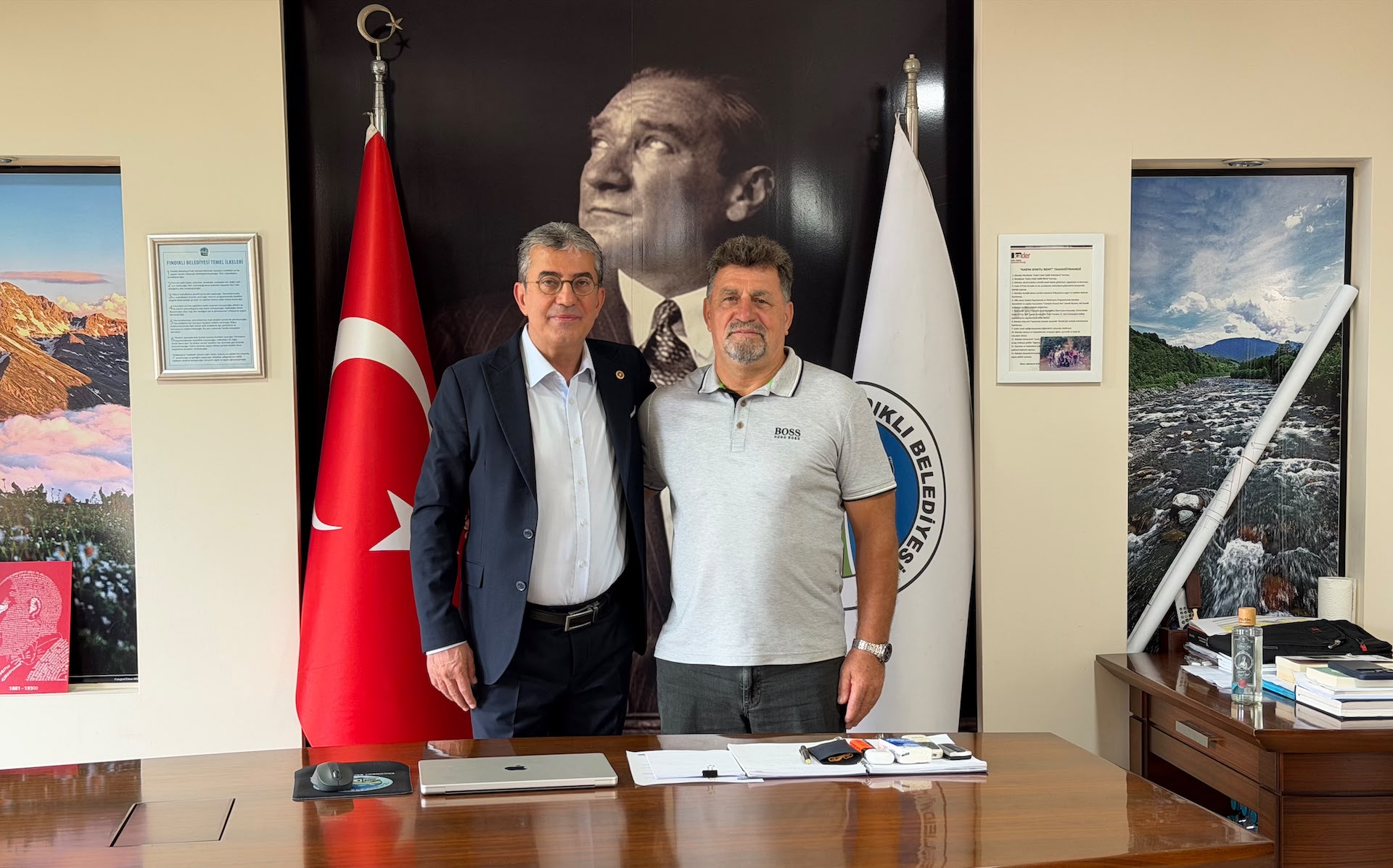 Görseli seçmek için tıklayın; sürükleyebilir veya Delete tuşuyla silebilirsiniz. Gökhan Günaydın