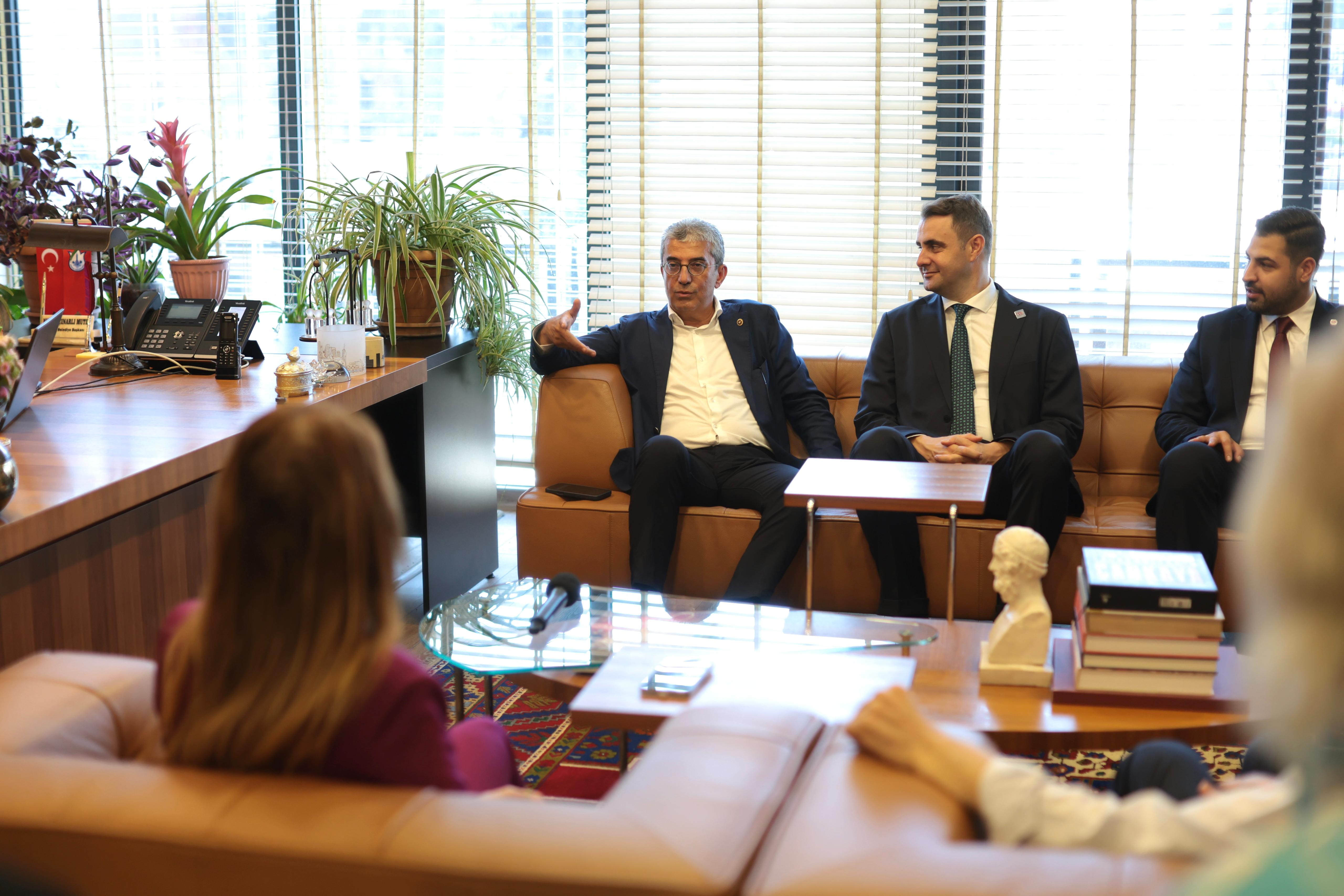 AKP ve MHP Vekilleri Sokakta Gezemiyor!