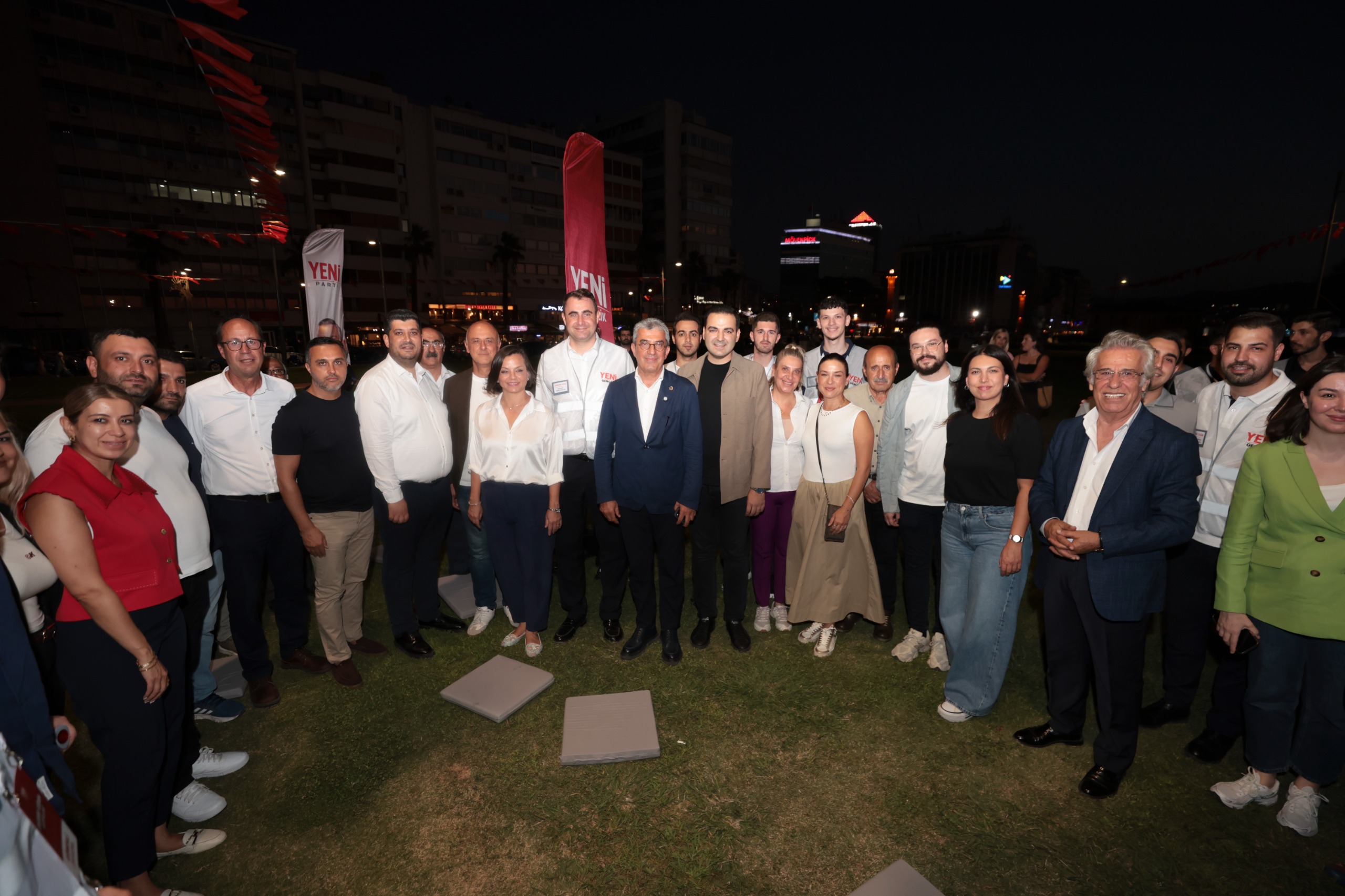 Görseli seçmek için tıklayın; sürükleyebilir veya Delete tuşuyla silebilirsiniz. Gökhan Günaydın