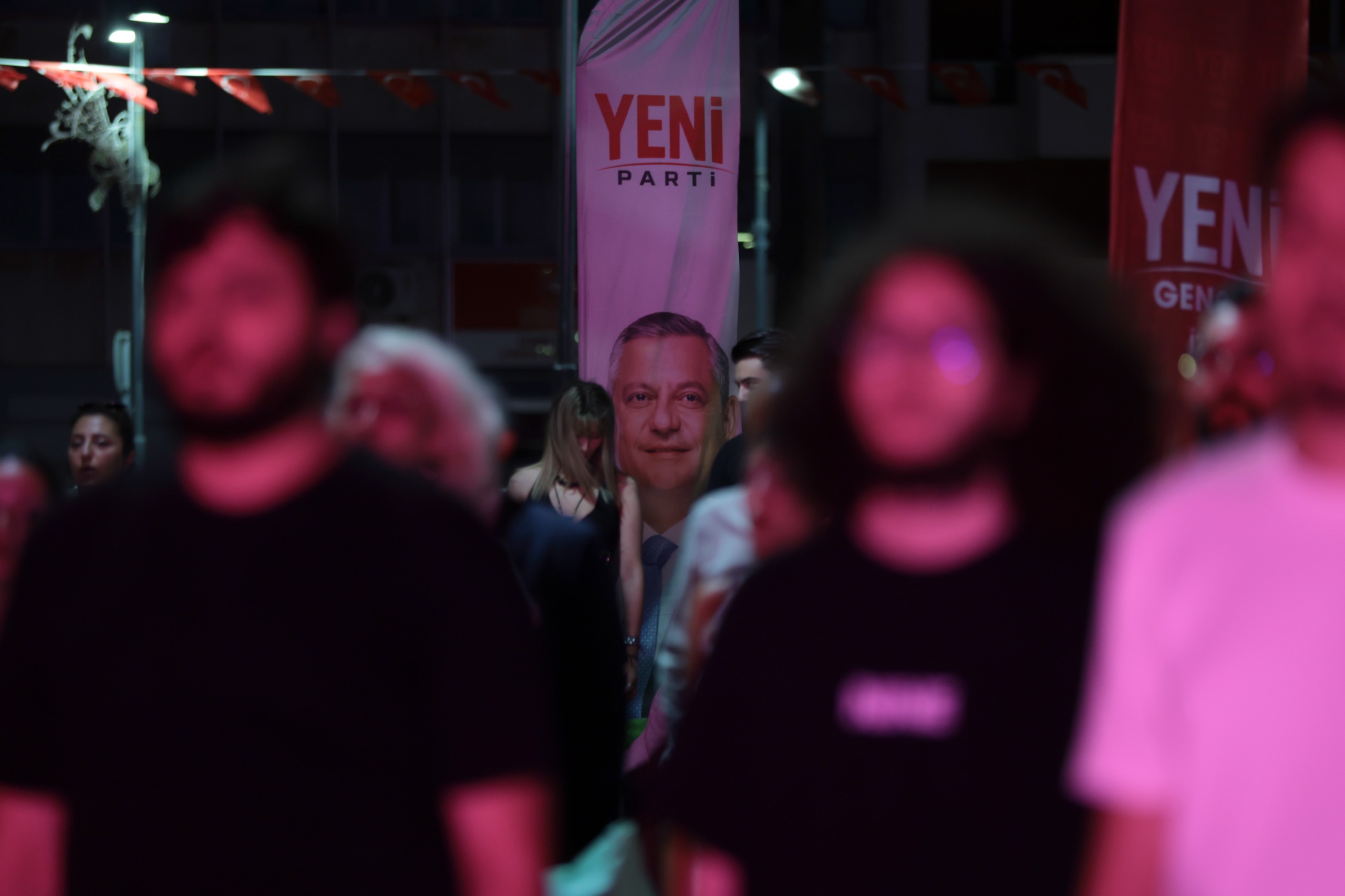 Görseli seçmek için tıklayın; sürükleyebilir veya Delete tuşuyla silebilirsiniz. Gökhan Günaydın
