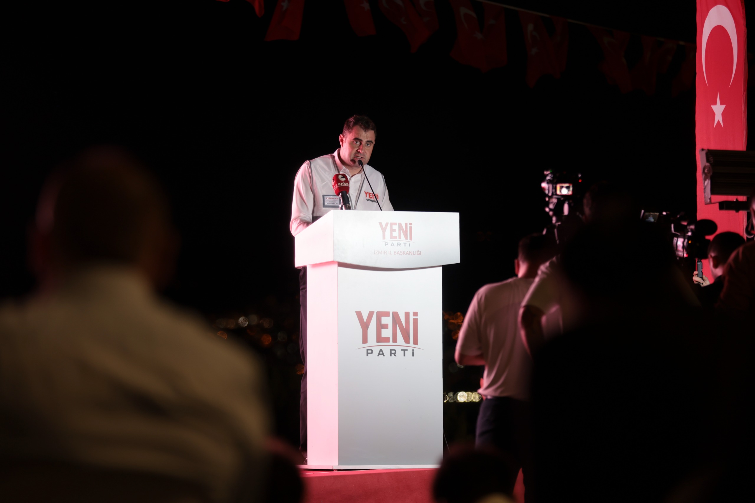Görseli seçmek için tıklayın; sürükleyebilir veya Delete tuşuyla silebilirsiniz. Gökhan Günaydın