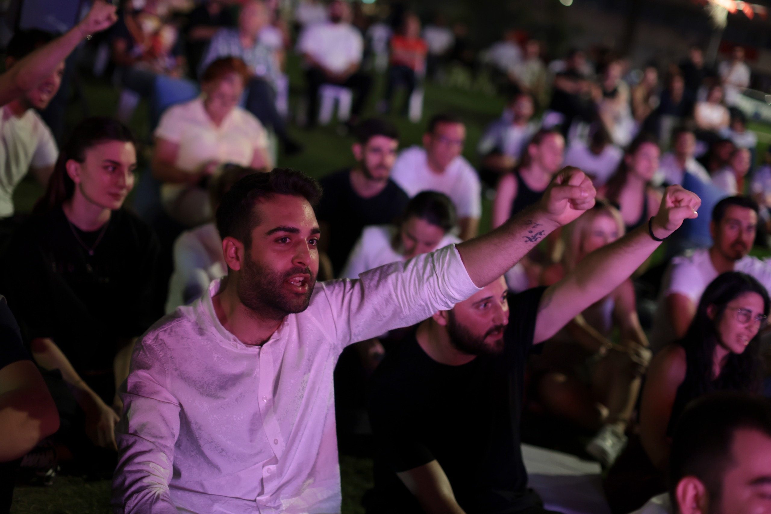 Görseli seçmek için tıklayın; sürükleyebilir veya Delete tuşuyla silebilirsiniz. Gökhan Günaydın