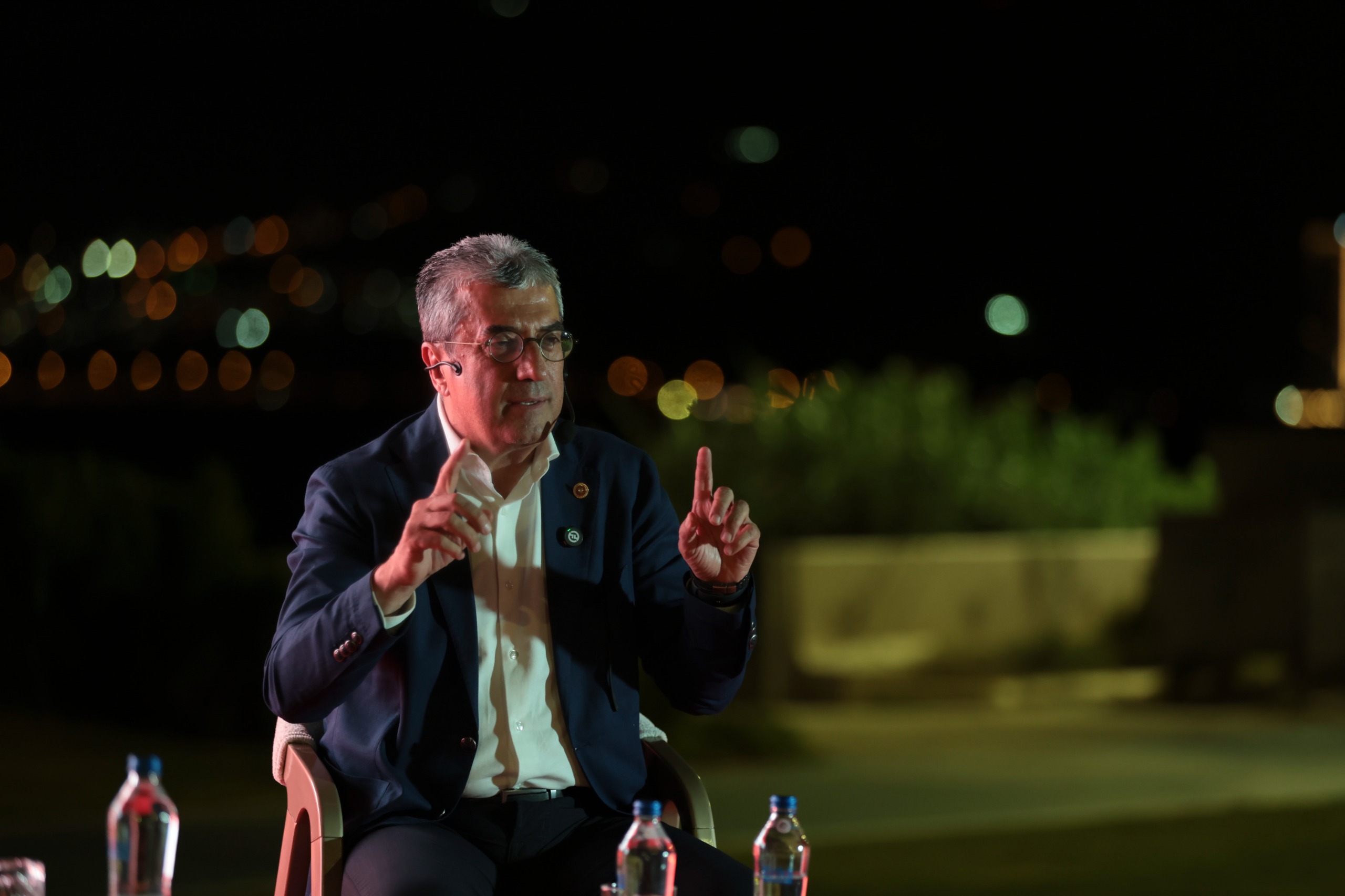 Görseli seçmek için tıklayın; sürükleyebilir veya Delete tuşuyla silebilirsiniz. Gökhan Günaydın