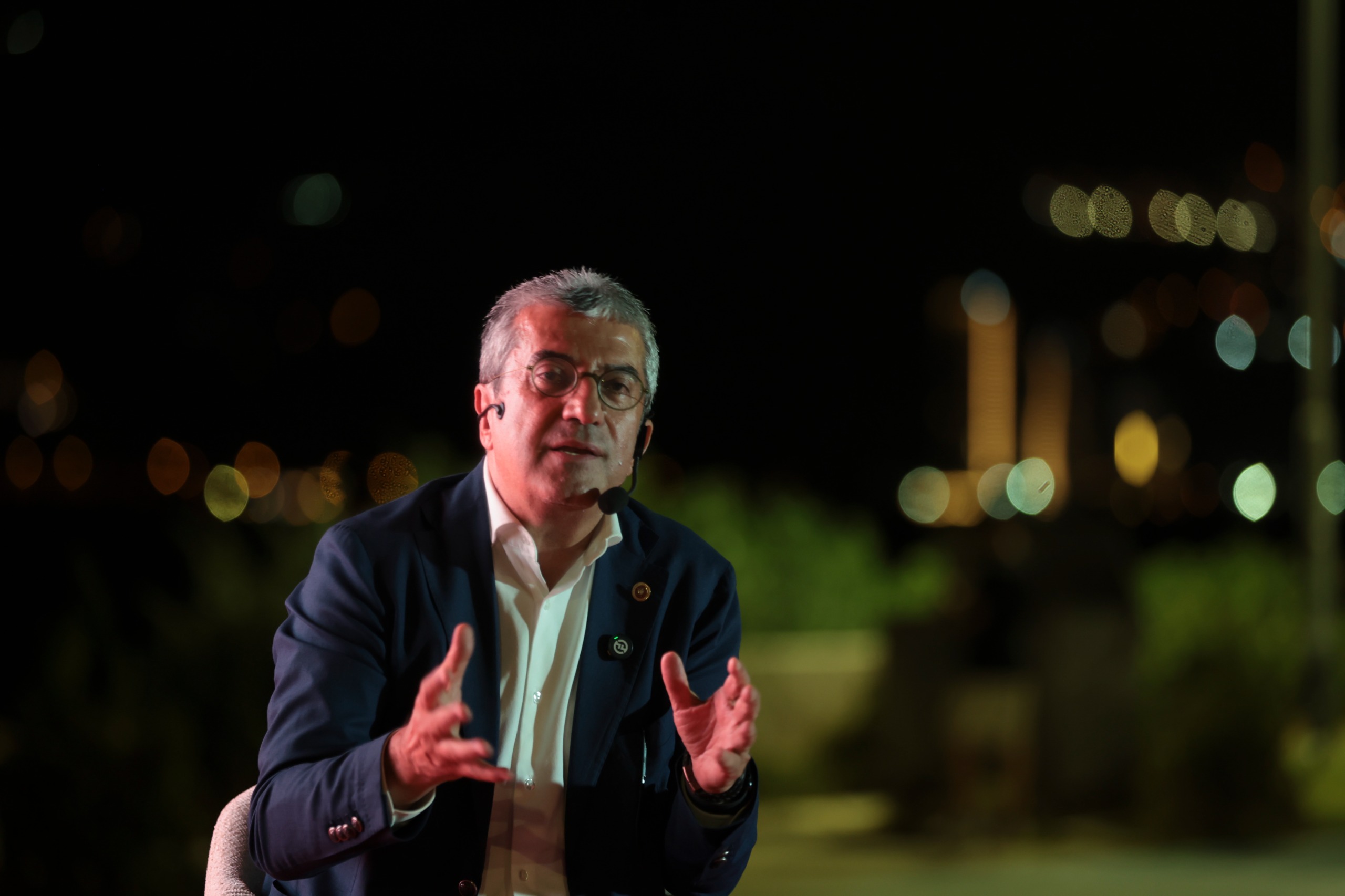Görseli seçmek için tıklayın; sürükleyebilir veya Delete tuşuyla silebilirsiniz. WhatsApp Image 2026-08-28 at 09.25.01