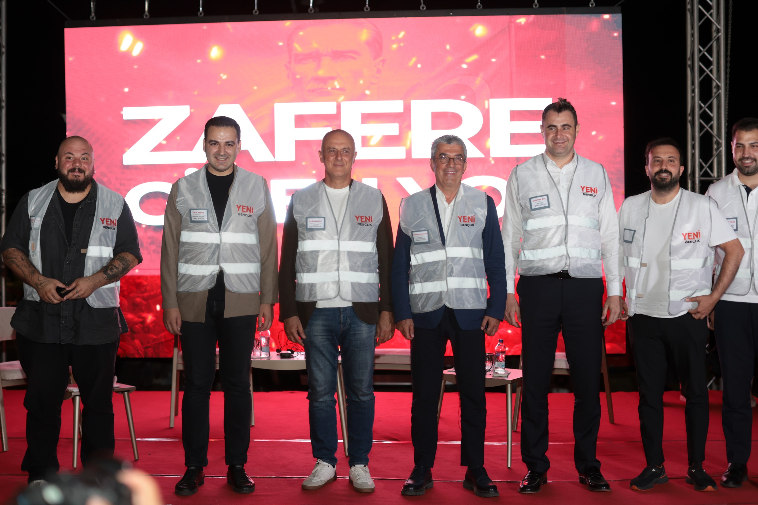 Görseli seçmek için tıklayın; sürükleyebilir veya Delete tuşuyla silebilirsiniz. Gökhan Günaydın